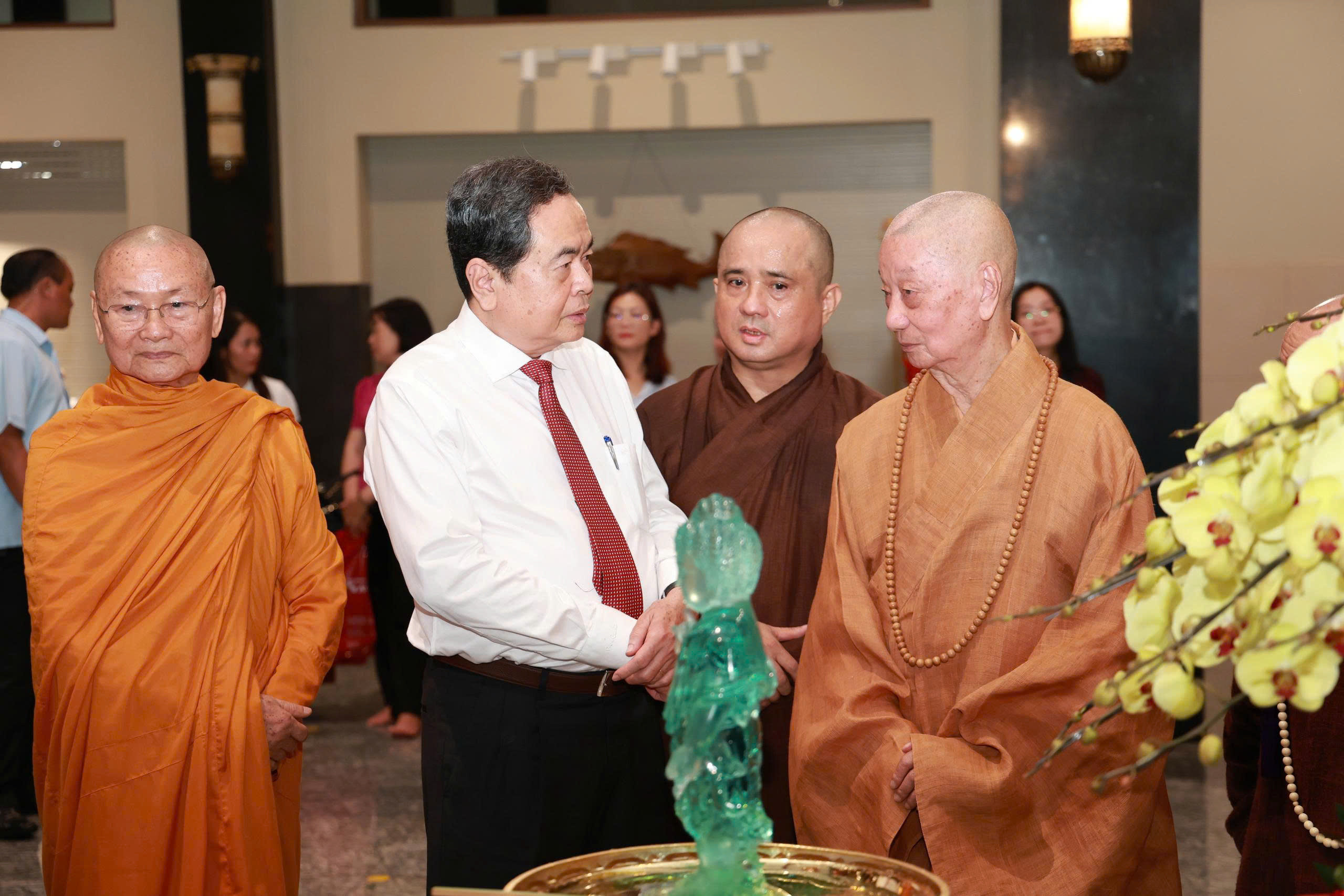 Phật giáo Việt Nam luôn đồng hành với dân tộc - Ảnh 1.