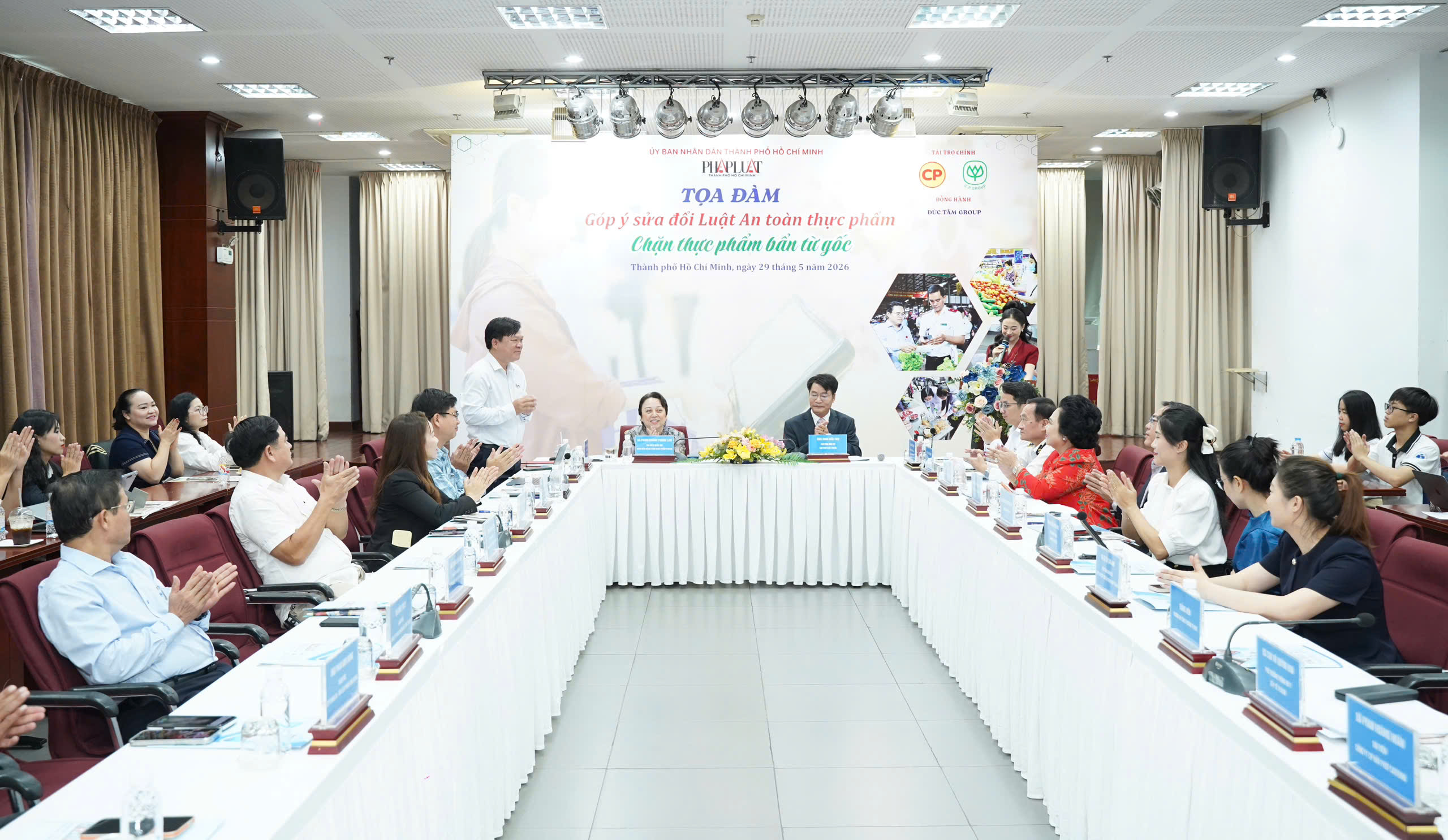 Thực phẩm an toàn và truy xuất nguồn gốc: Thách thức tại chợ truyền thống 2026 - Ảnh 2. Thực phẩm an toàn và truy xuất nguồn gốc: Thách thức tại chợ truyền thống 2026 - Ảnh 2.