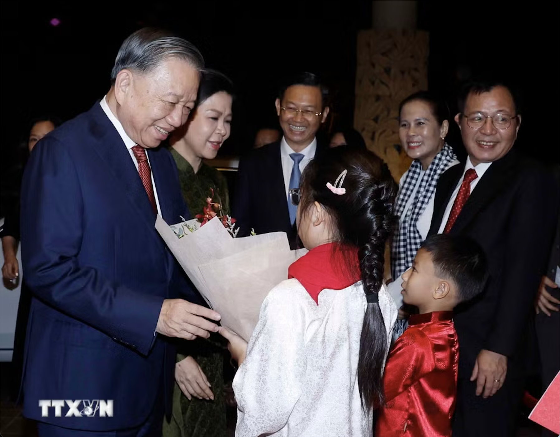 Tổng Bí thư, Chủ tịch nước Tô Lâm và Phu nhân bắt đầu thăm Singapore - Ảnh 2.