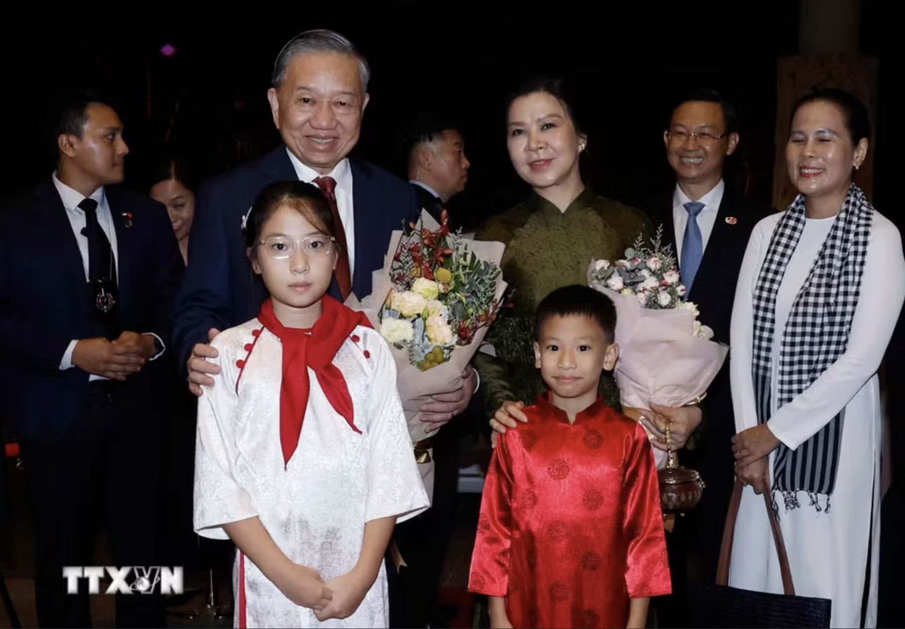 Tổng Bí thư, Chủ tịch nước Tô Lâm và Phu nhân bắt đầu thăm Singapore - Ảnh 6.