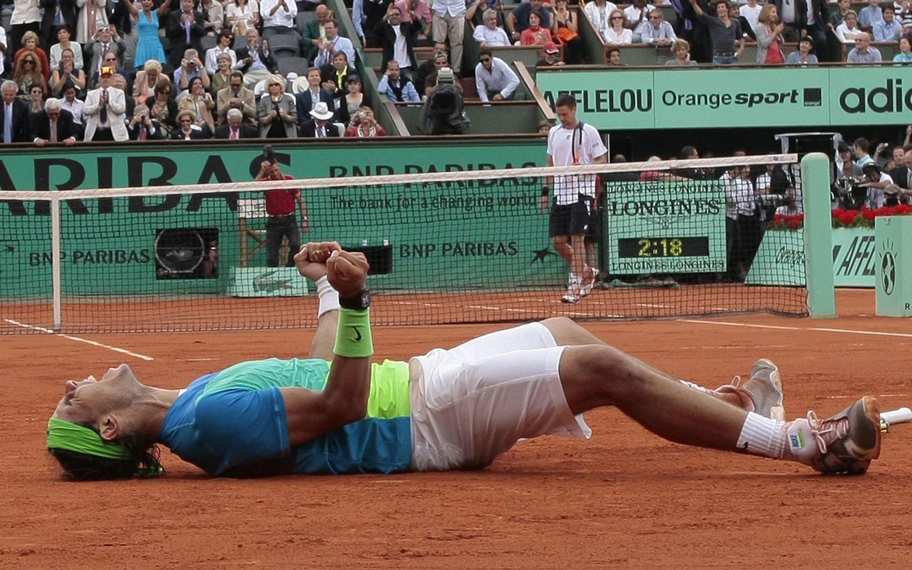 Djokovic thua ngược tài năng trẻ Brazil ở vòng 3 - Ảnh 3.