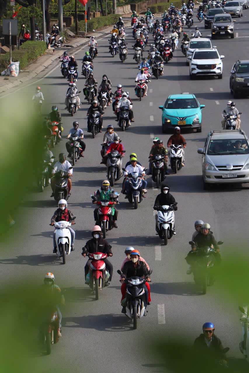 Ng&agrave;y nghỉ lễ cuối, cửa ng&otilde; TPHCM  - Ảnh 5.