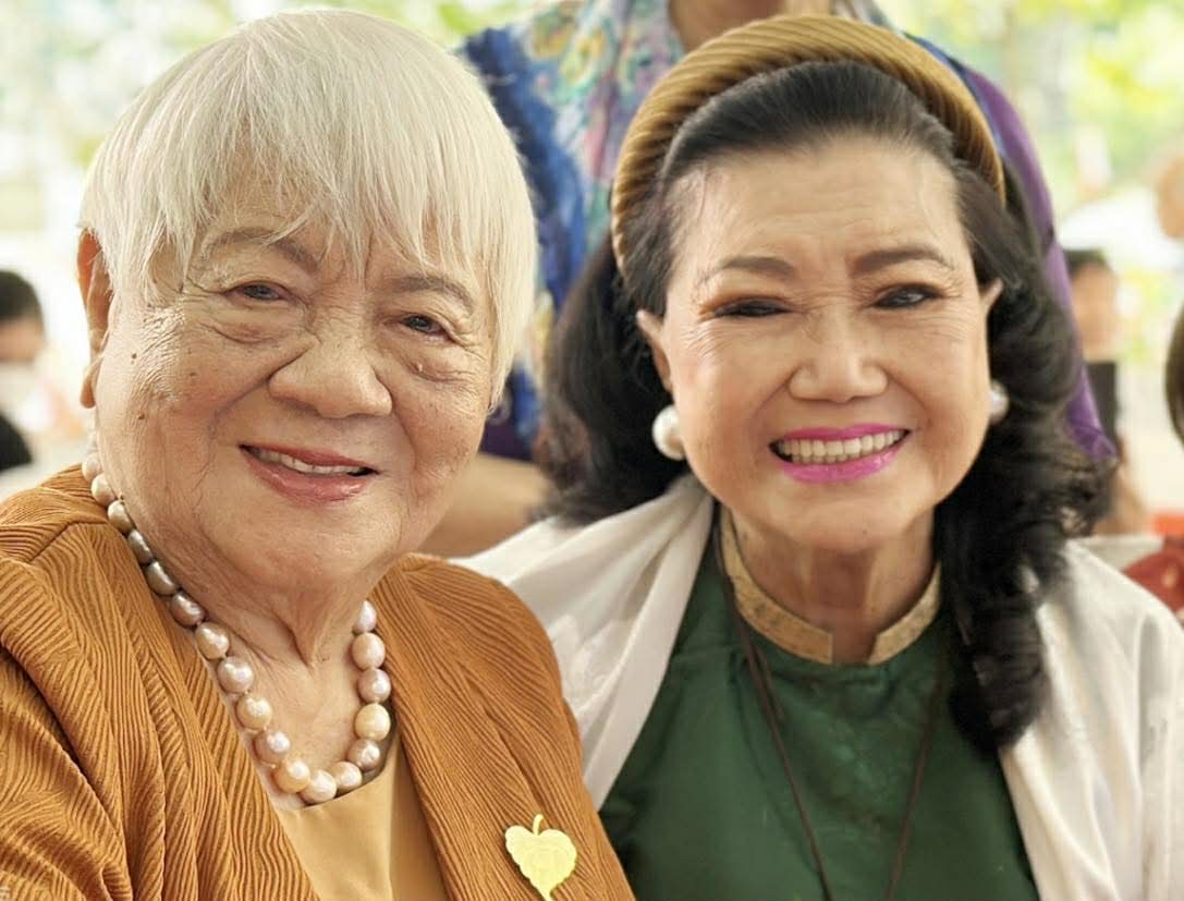 Kỳ nữ Kim Cương chúc mừng đạo diễn Xuân Phượng, ngòi bút 