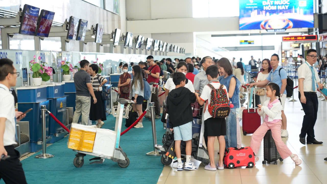 Nội B&agrave;i đ&oacute;n lượng kh&aacute;ch kỷ lục ng&agrave;y cuối kỳ nghỉ lễ 30-4, 1-5 - Ảnh 1.