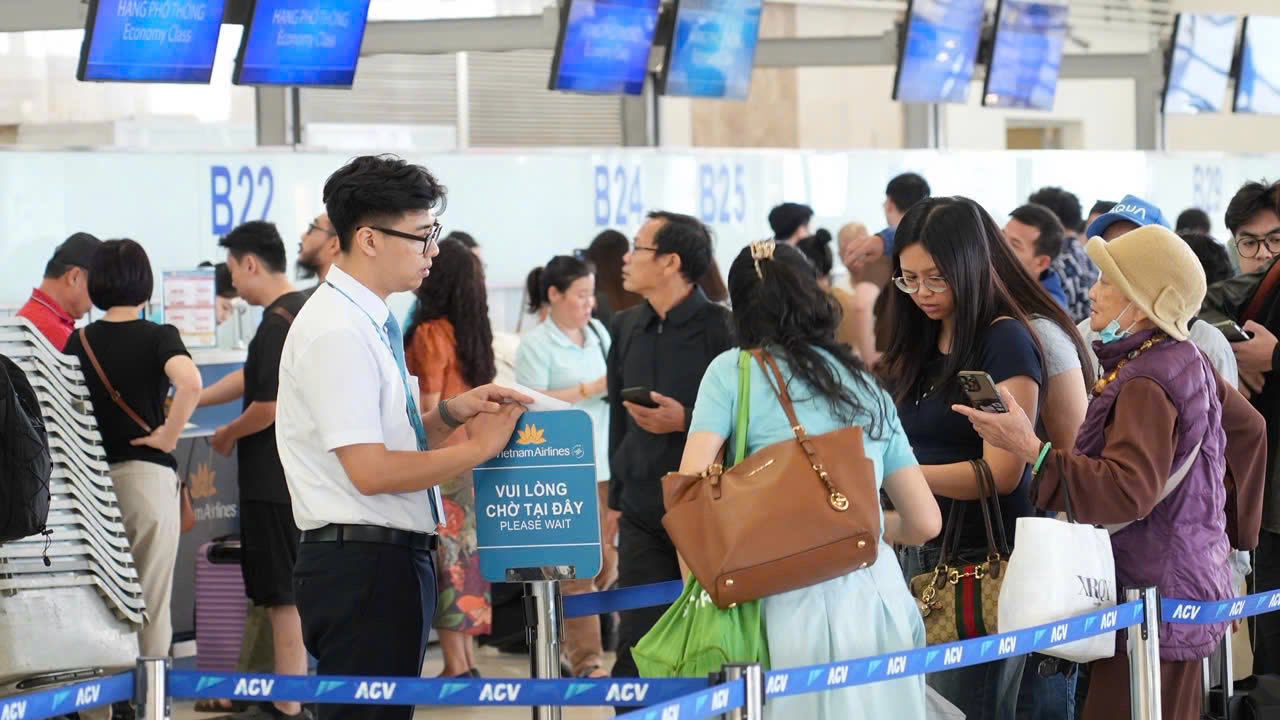 Nội B&agrave;i đ&oacute;n lượng kh&aacute;ch kỷ lục ng&agrave;y cuối kỳ nghỉ lễ 30-4, 1-5 - Ảnh 2.