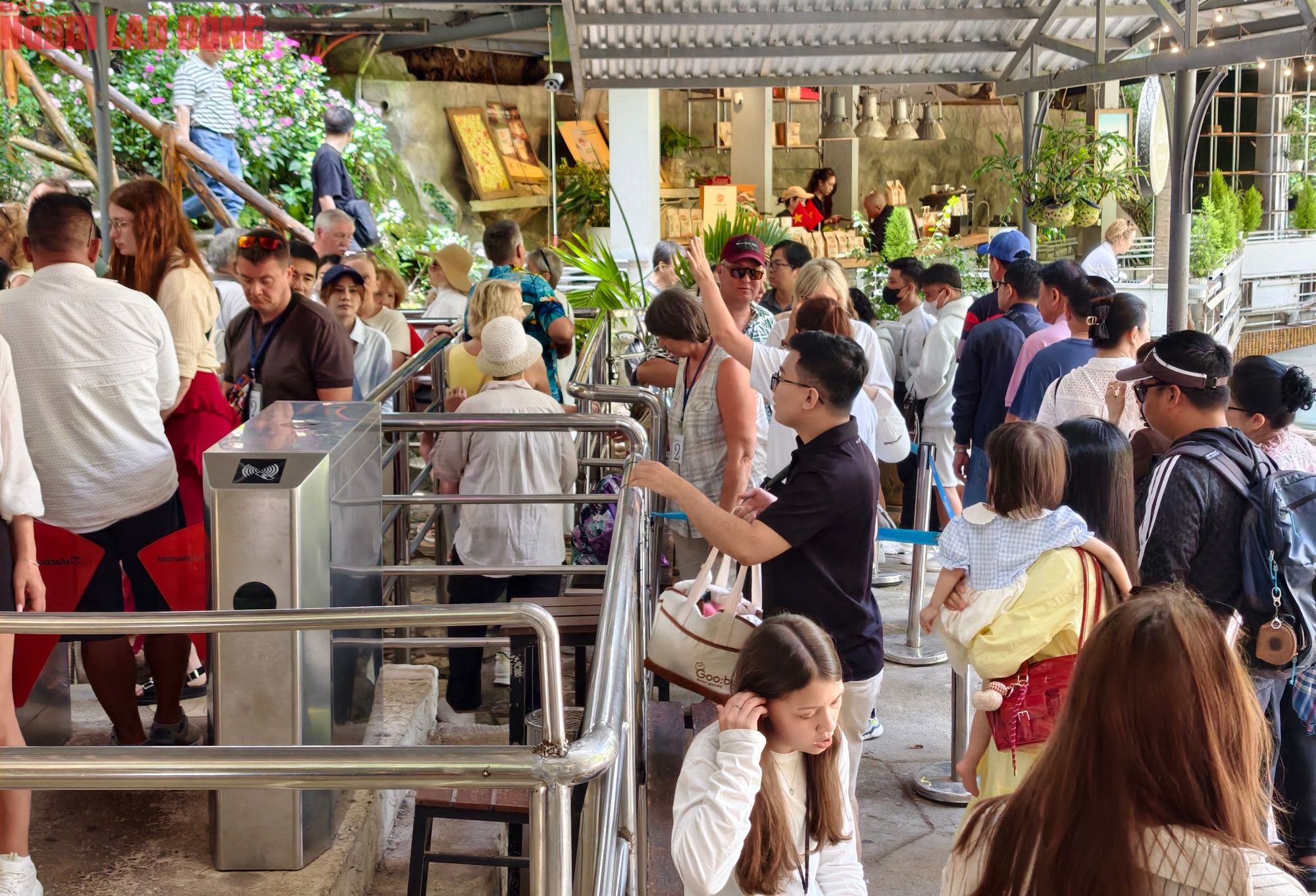 Du kh&aacute;ch thong thả rời Đ&agrave; Lạt sau k&igrave; nghỉ Lễ 30-4 v&agrave; 1-5 - Ảnh 9.