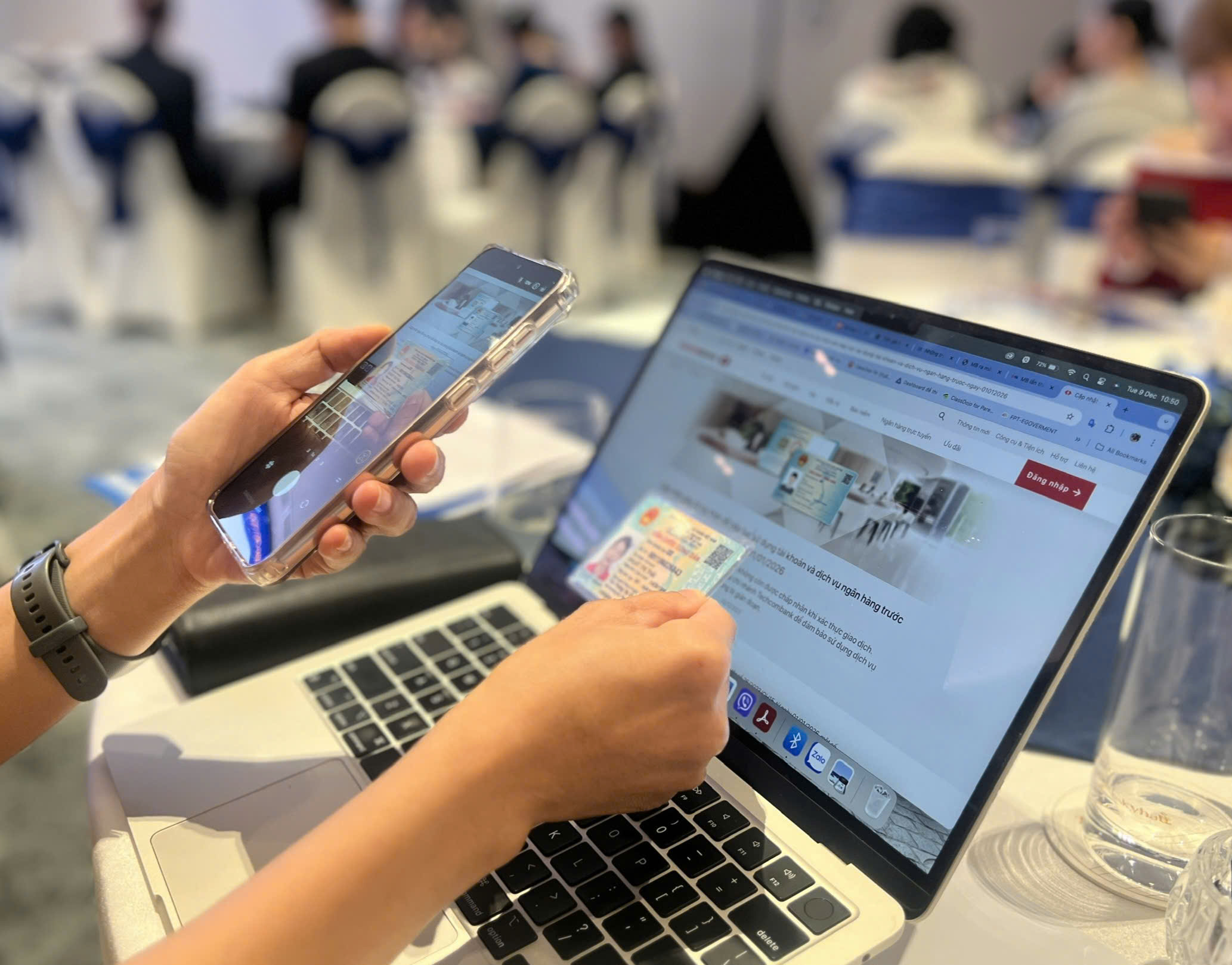 Loạt ngân hàng dừng chuyển tiền nhanh trên 500 triệu đồng, khách muốn chuyển 2 tỉ đồng cần lưu ý gì? - Ảnh 1.