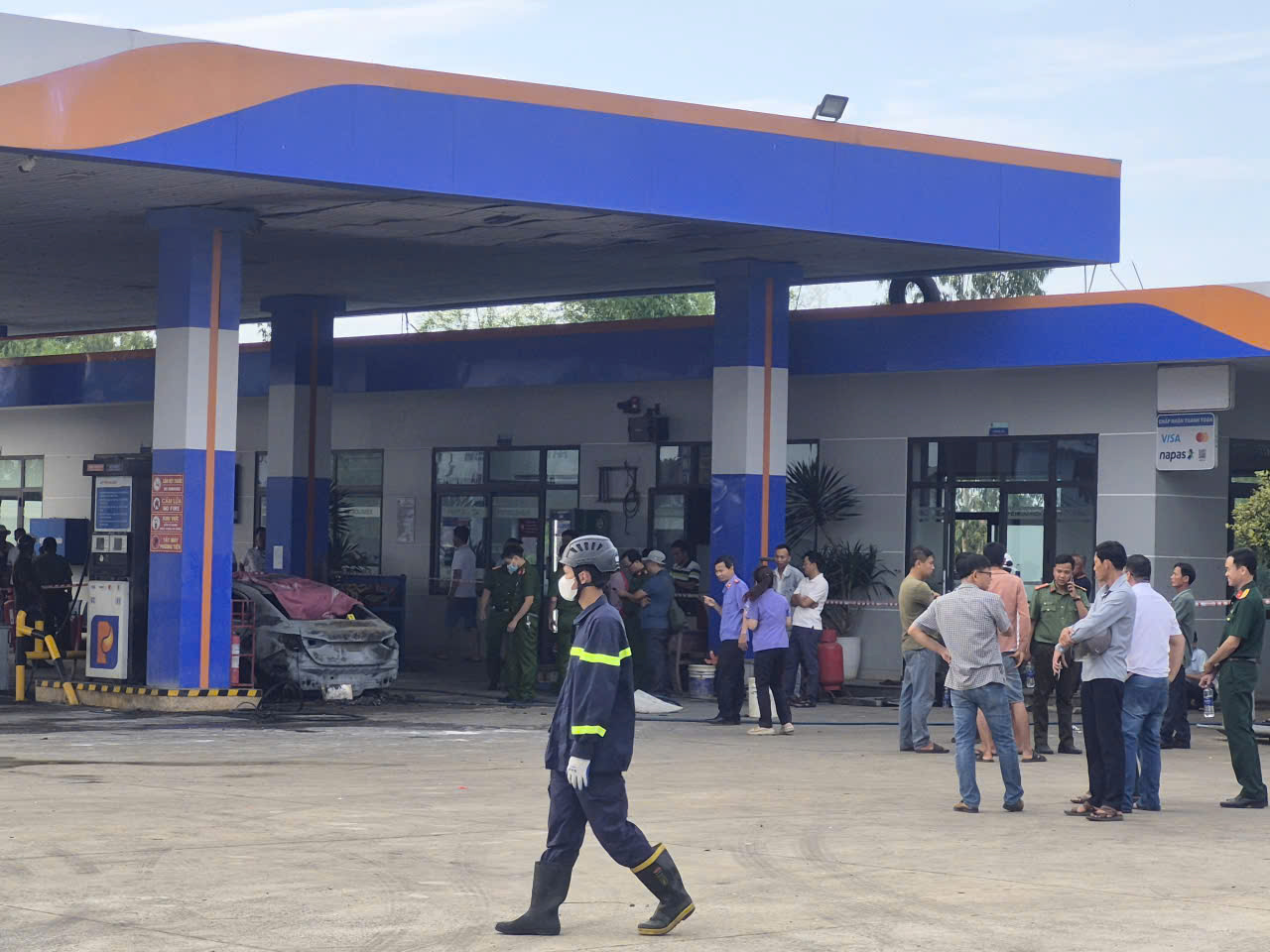 Cháy xe 2 người chết: Giữa 