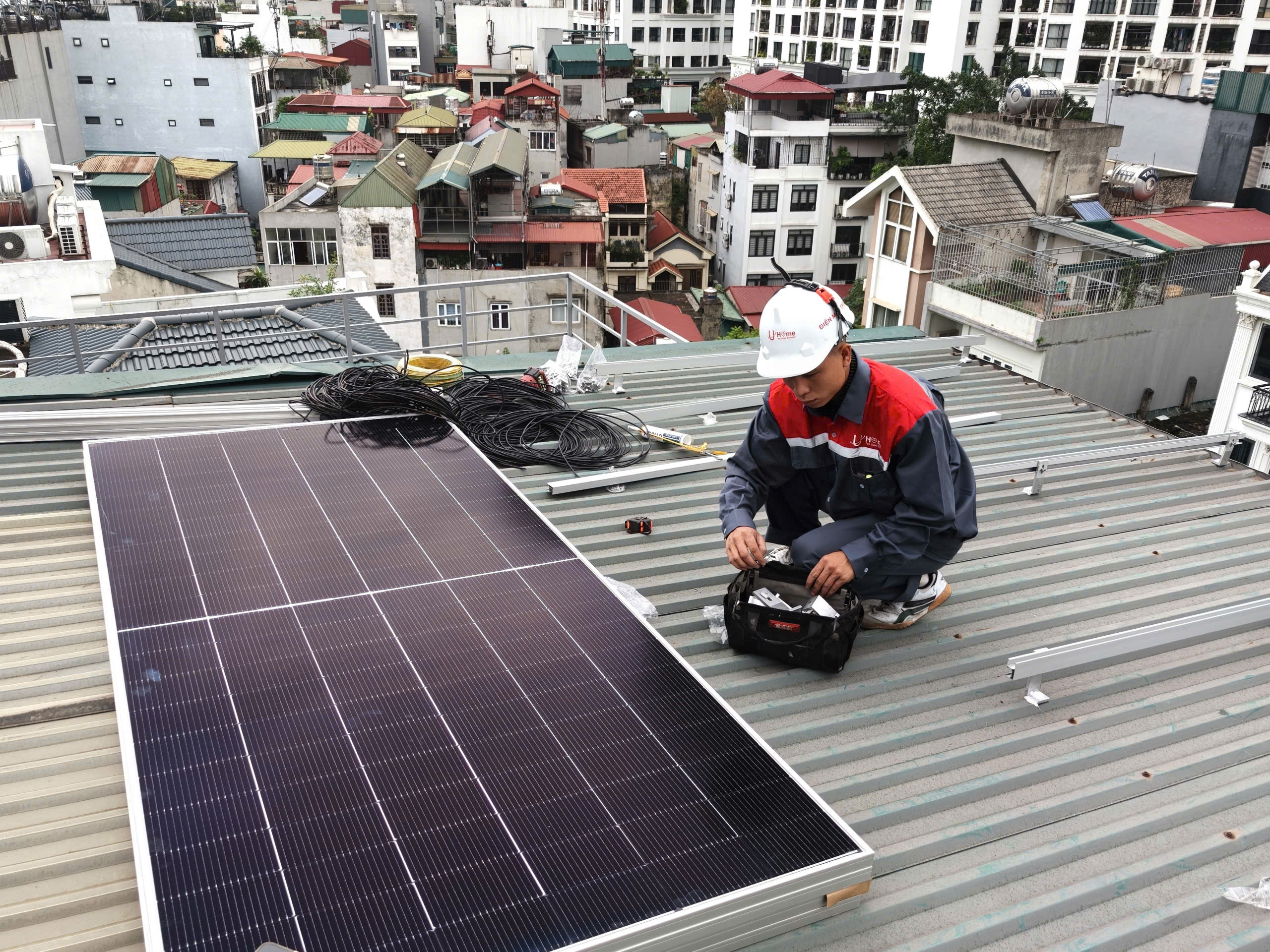 TPHCM đang có bao nhiêu hộ dân lắp đặt điện năng lượng mặt trời mái nhà? - Ảnh 1.
