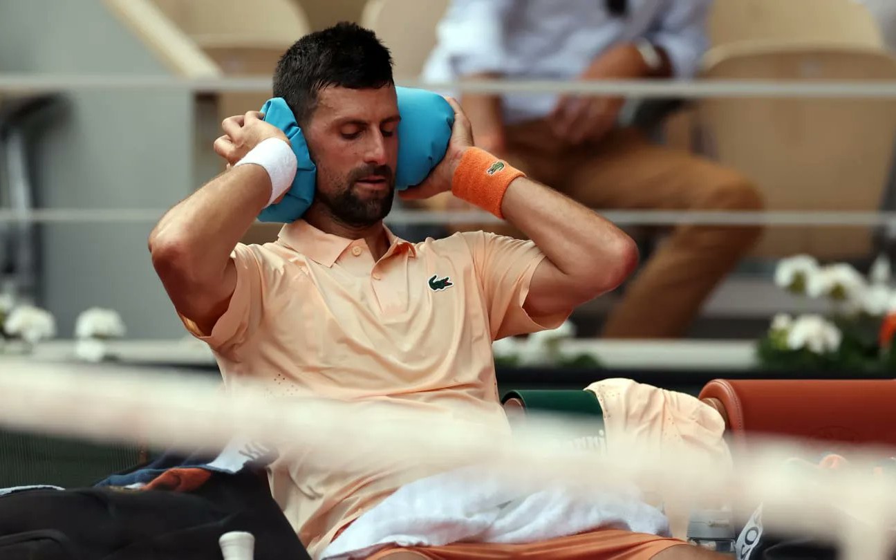 Djokovic cáu gắt với máy quay trong trận thua trước thần đồng Brazil tại Roland Garros - Ảnh 2.