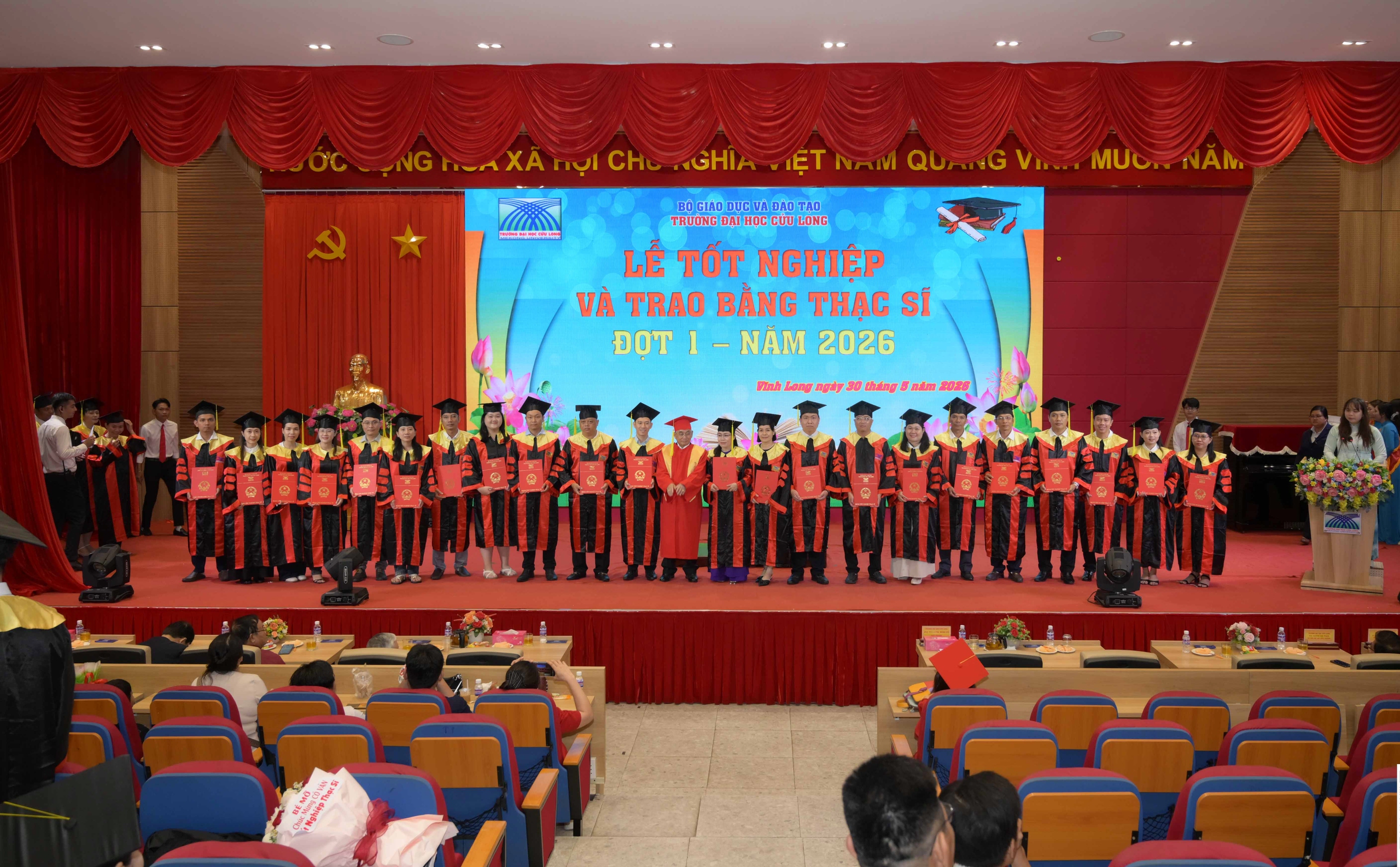 Trường Đại học Cửu Long trao bằng tốt nghiệp cho 157 thạc sĩ - Ảnh 5.