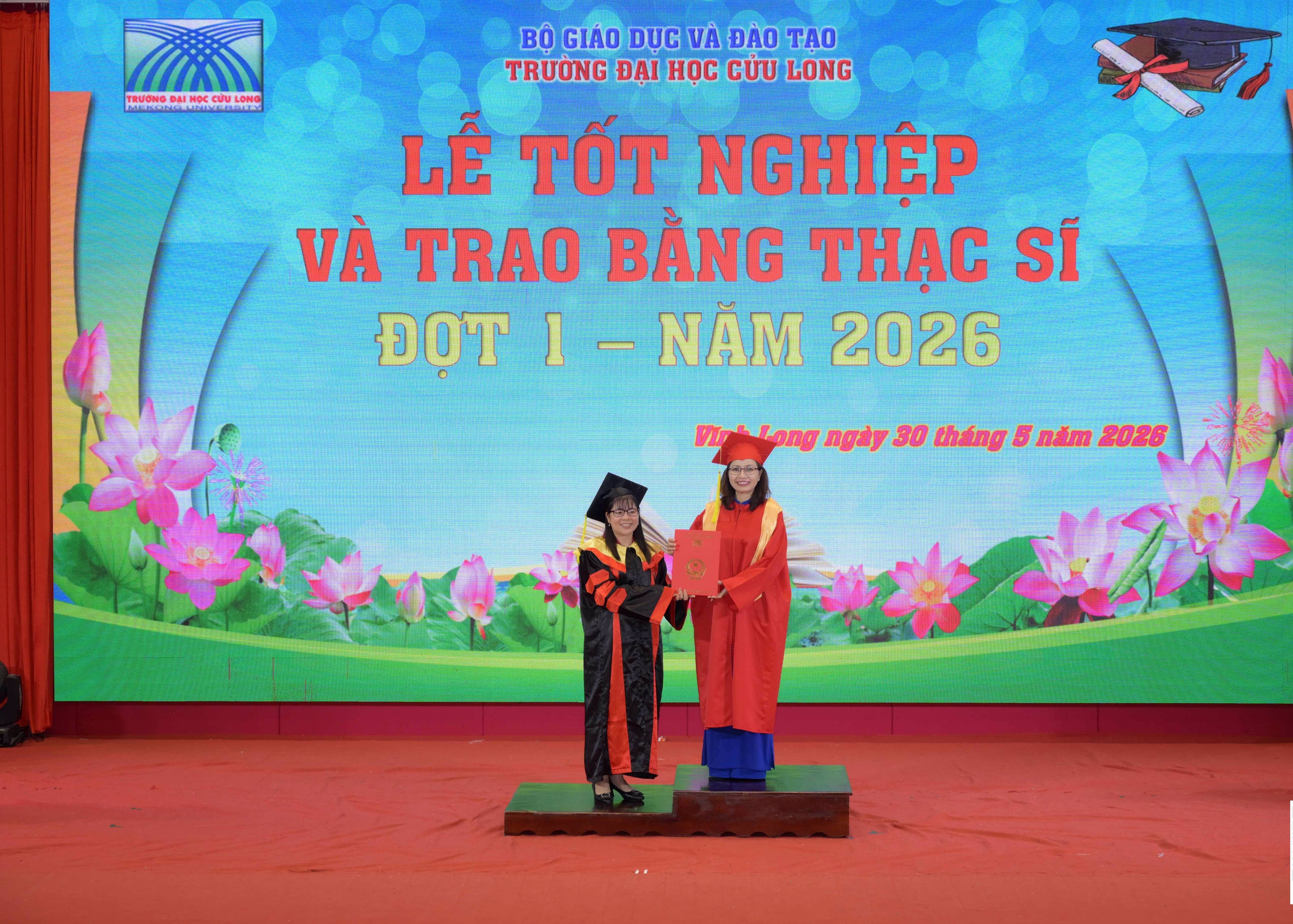 Trường Đại học Cửu Long trao bằng tốt nghiệp cho 157 thạc sĩ - Ảnh 6.