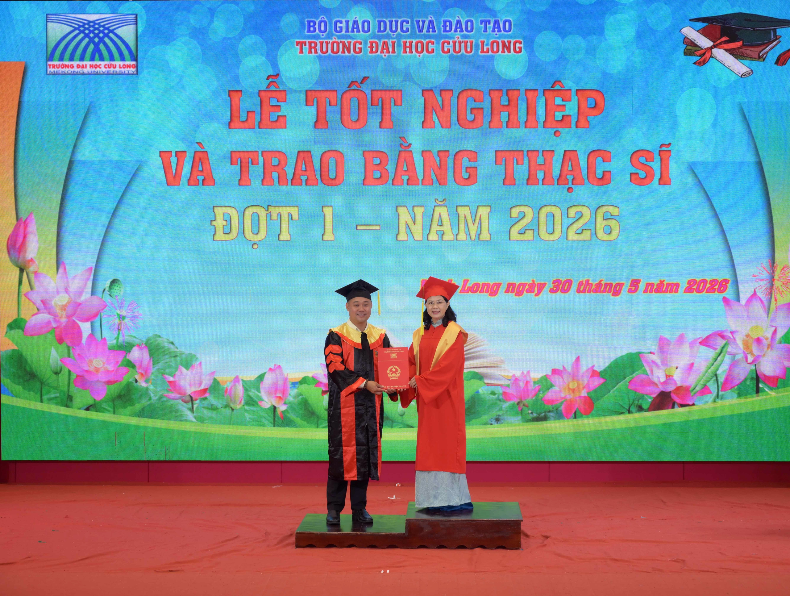 Trường Đại học Cửu Long trao bằng tốt nghiệp cho 157 thạc sĩ - Ảnh 7.