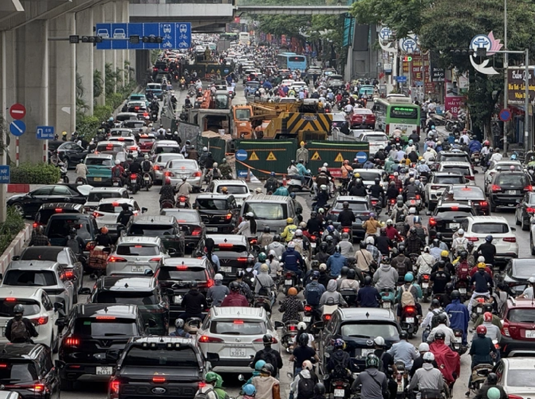 Hà Nội vẫn chưa cấm xe máy xăng tại vùng lõi trong Đề án phát thải thấp 2026 - Ảnh 1. Hà Nội vẫn chưa cấm xe máy xăng tại vùng lõi trong Đề án phát thải thấp 2026 - Ảnh 1.