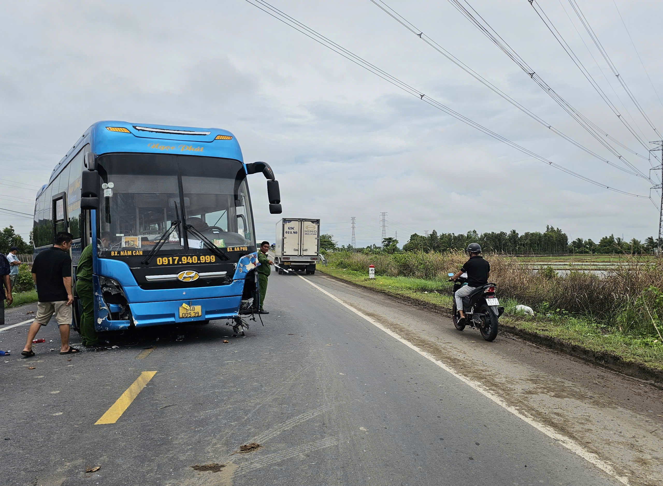 Cần Thơ: Tai nạn giao thông nghiêm trọng khiến 2 người tử vong , có thai phụ - Ảnh 1. Cần Thơ: Tai nạn giao thông nghiêm trọng khiến 2 người tử vong , có thai phụ - Ảnh 1.