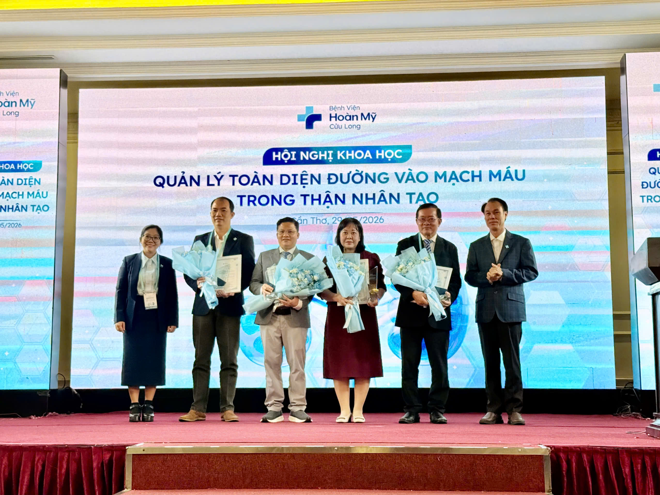 100 bác sĩ, chuyên gia y tế tham dự hội thảo khoa học tại Cần Thơ - Ảnh 3.
