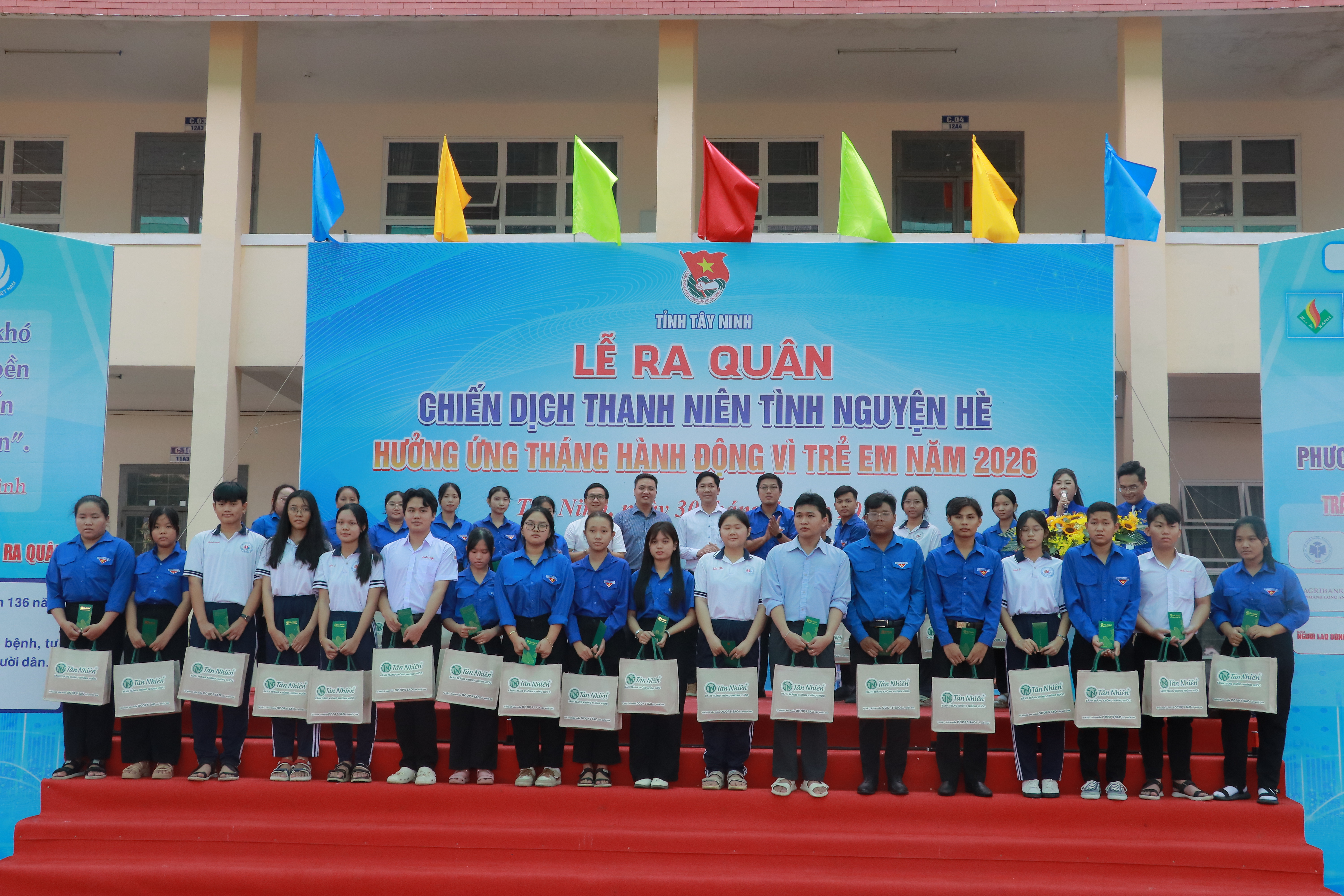 Tây Ninh ra quân Chiến dịch Thanh niên tình nguyện hè với nguồn lực hơn 6 tỉ đồng - Ảnh 13.