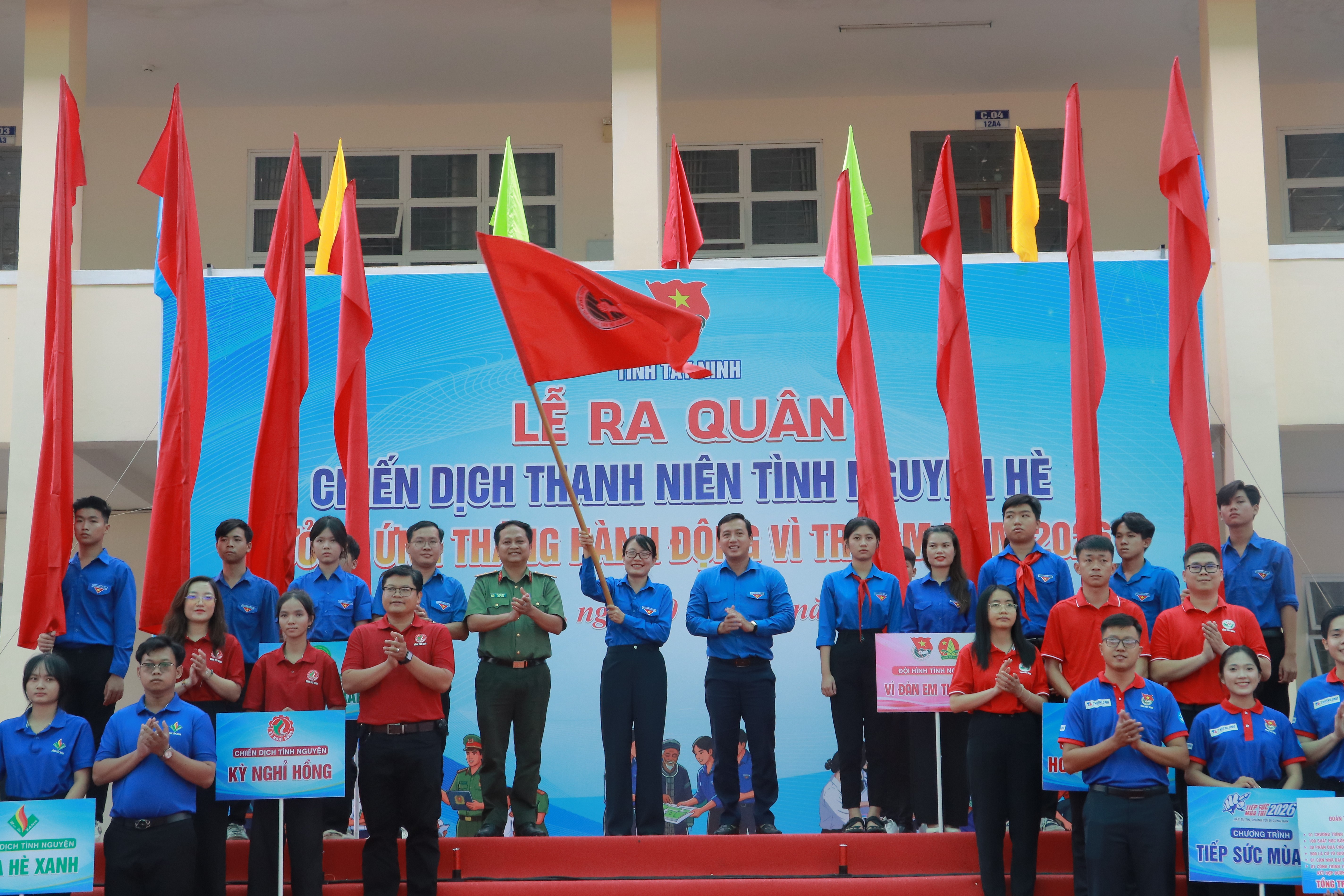 Tây Ninh ra quân Chiến dịch Thanh niên tình nguyện hè với nguồn lực hơn 6 tỉ đồng - Ảnh 5.