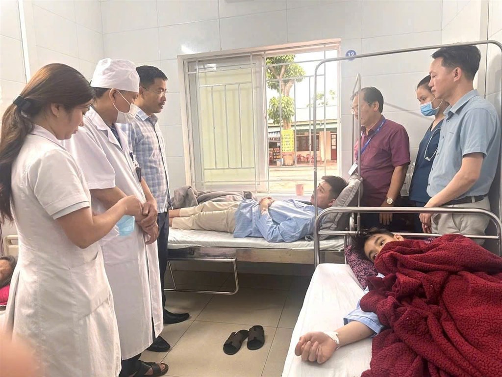 Thông tin mới vụ 64 người nhập viện sau khi ăn bánh mì - Ảnh 1.