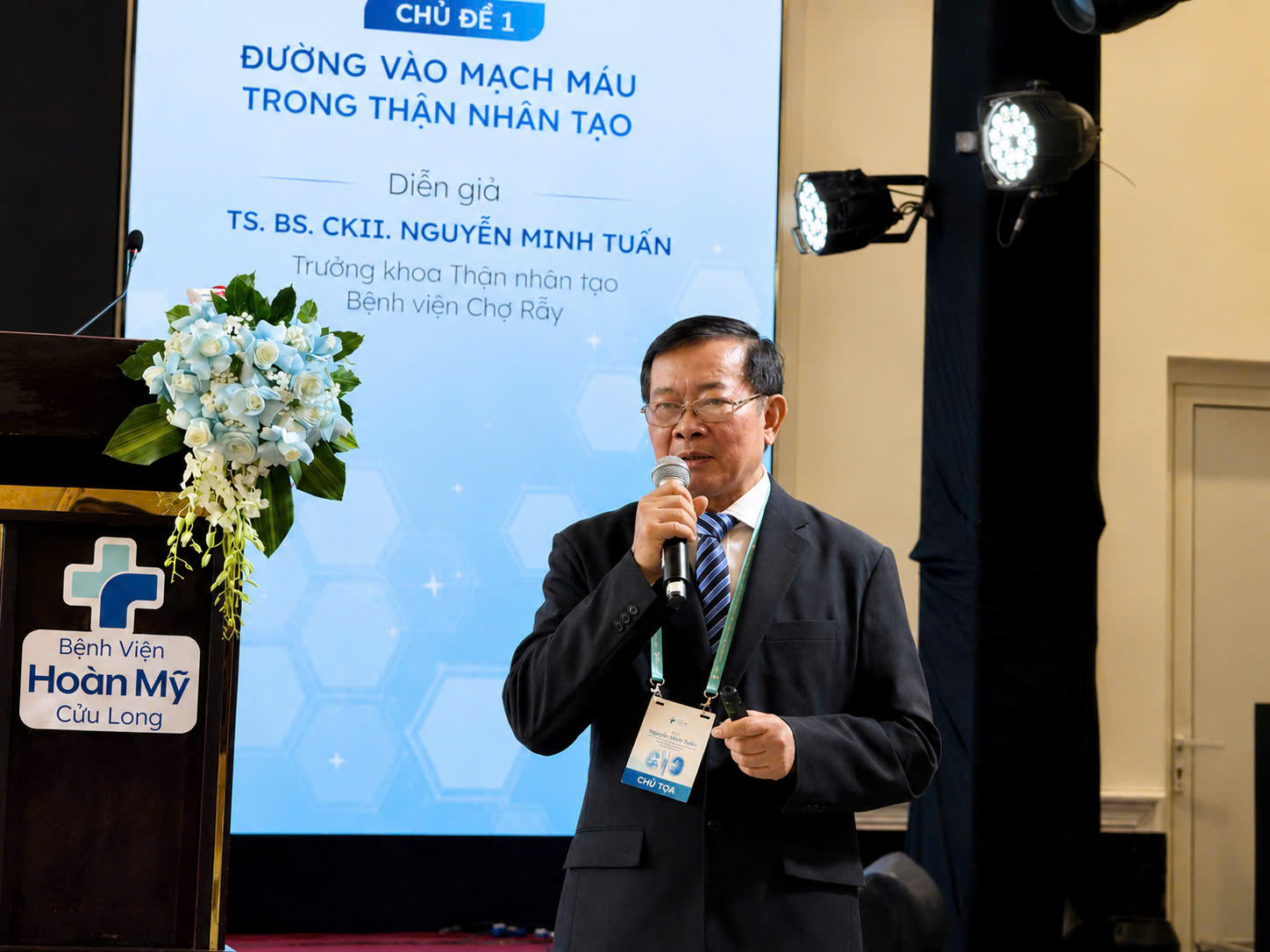 100 bác sĩ, chuyên gia y tế tham dự hội thảo khoa học tại Cần Thơ - Ảnh 2.