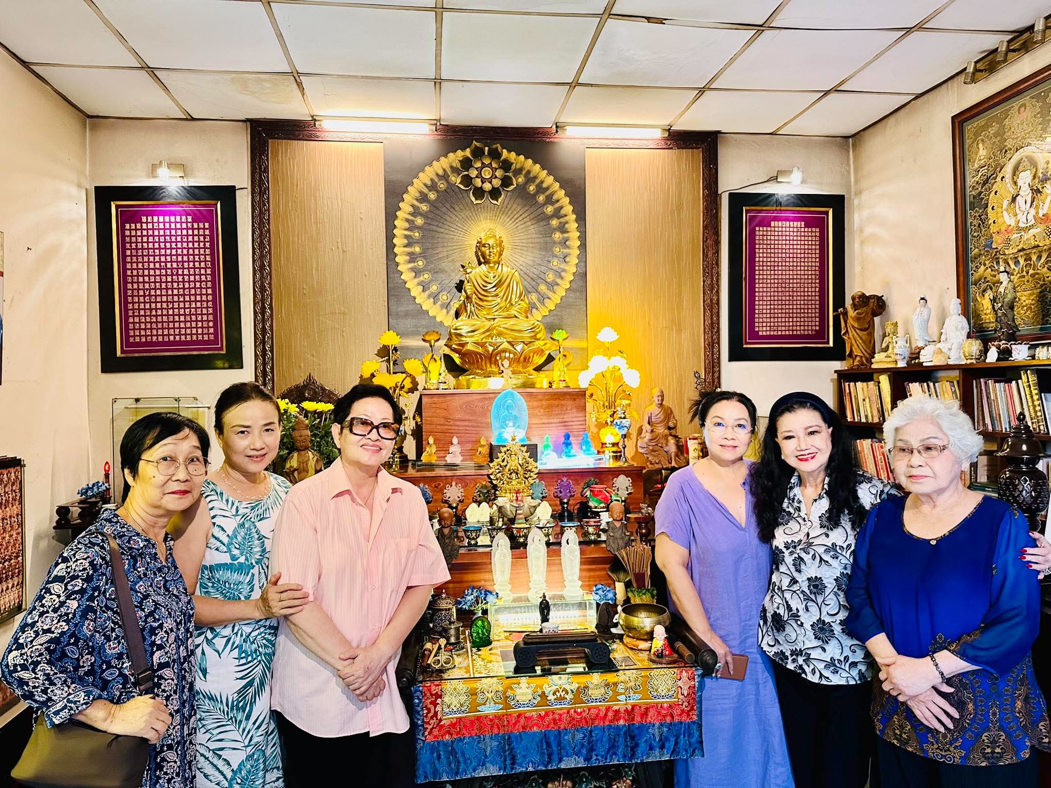 Kỳ nữ Kim Cương hội ngộ với bạn nghề, gom nhặt ký ức sàn diễn - Ảnh 3.