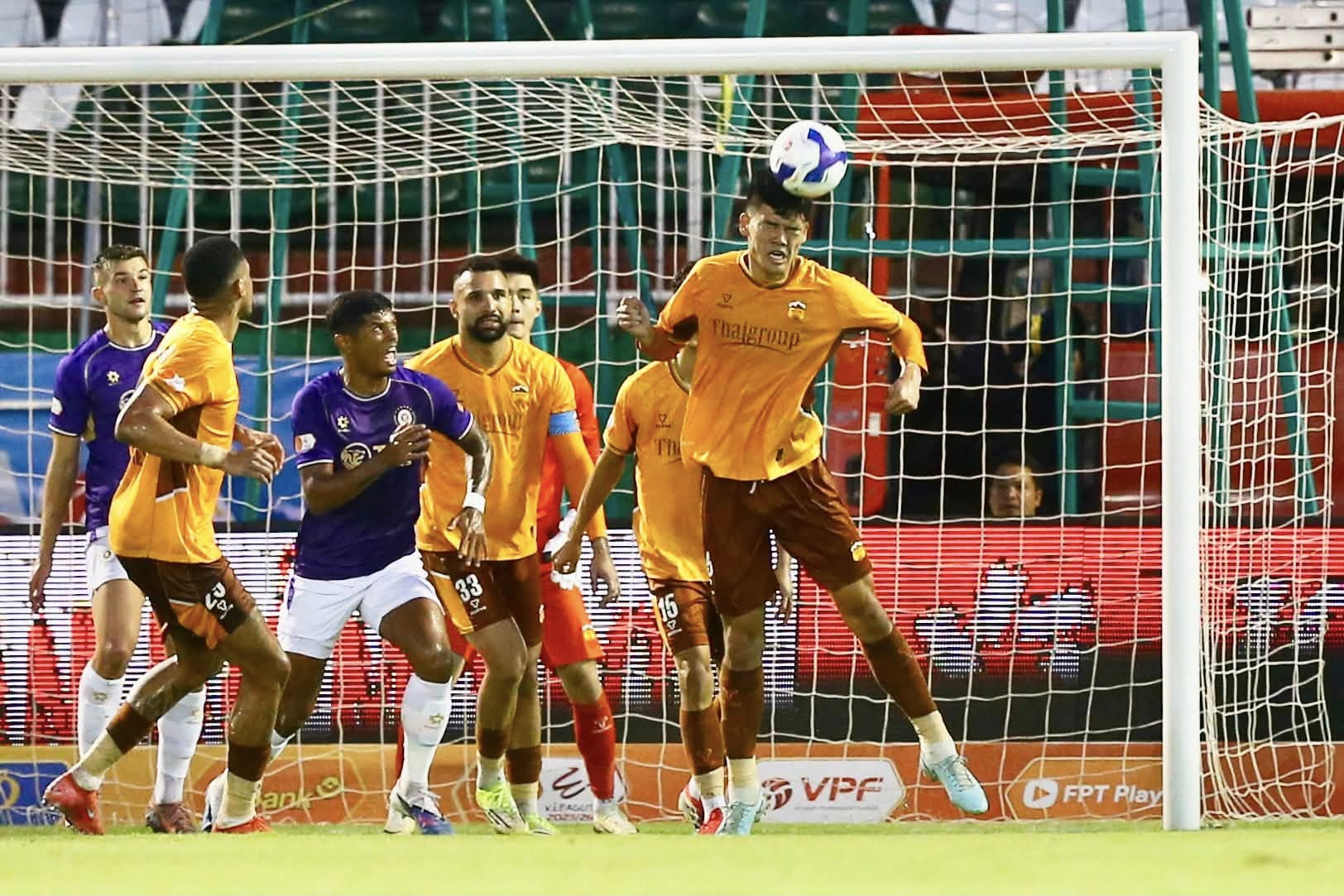 HAGL chính thức trụ hạng sau trận thắng thuyết phục Hà Nội FC - Ảnh 9.
