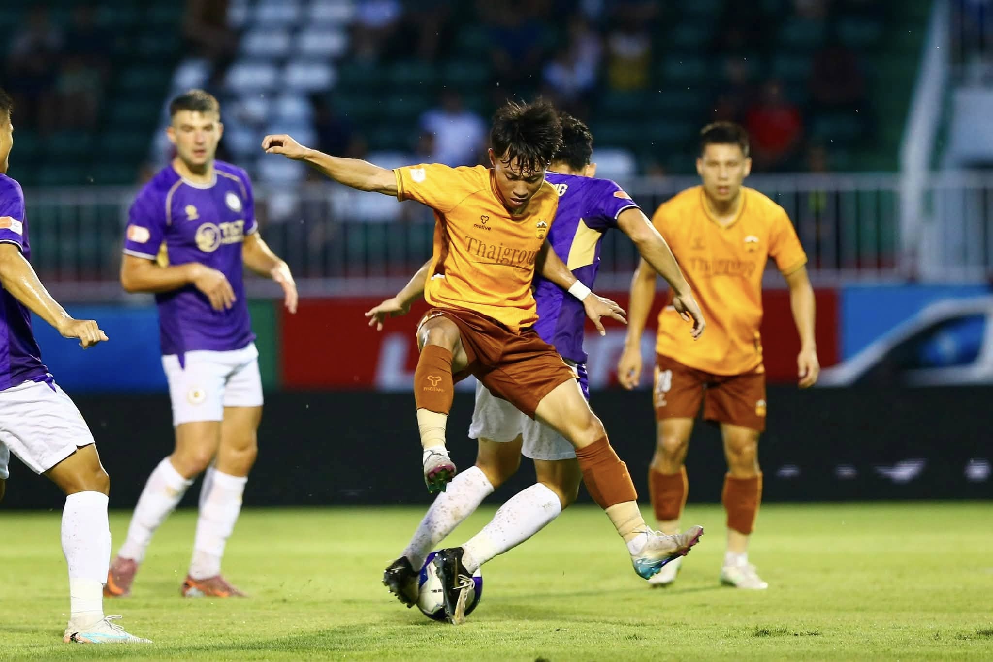 HAGL chính thức trụ hạng sau trận thắng thuyết phục Hà Nội FC - Ảnh 3.