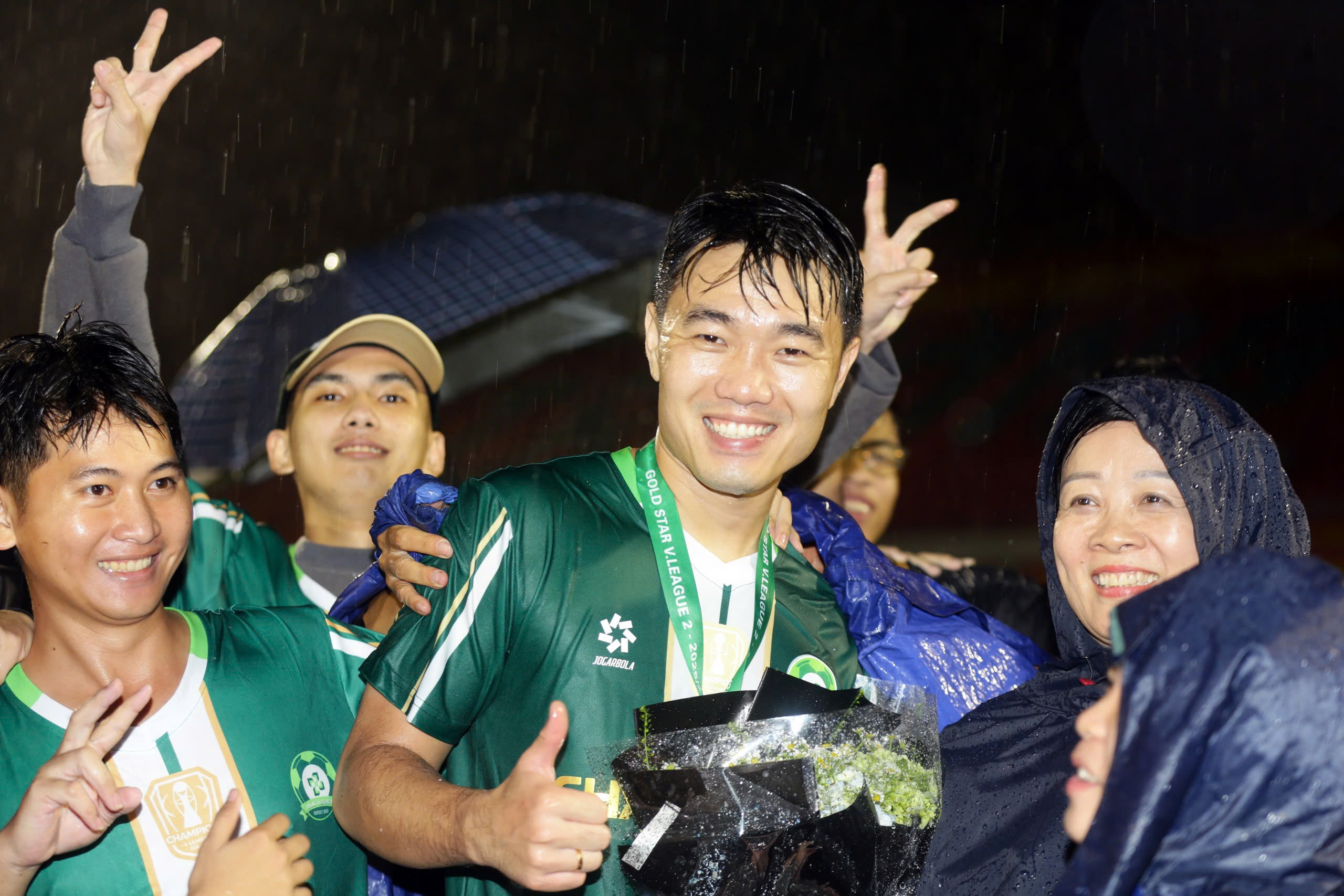 Nguyễn Việt Thắng và hai tấm vé V-League - Ảnh 3.