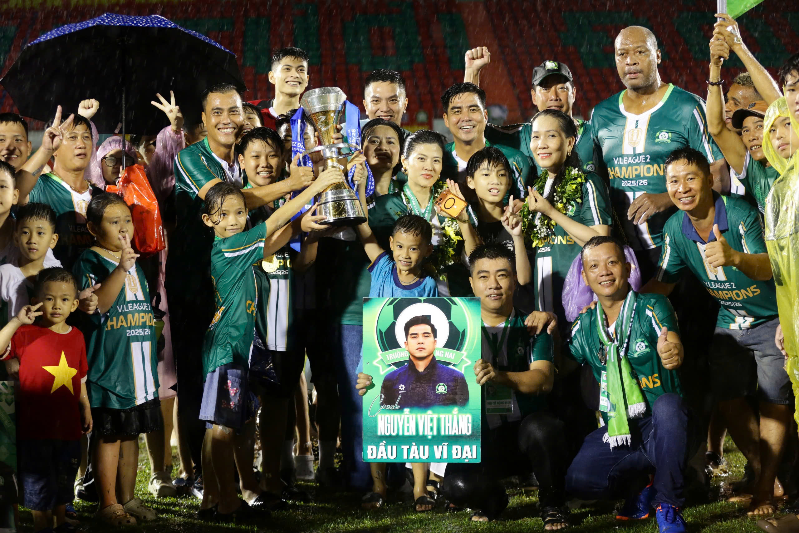 Nguyễn Việt Thắng và hai tấm vé V-League - Ảnh 2.