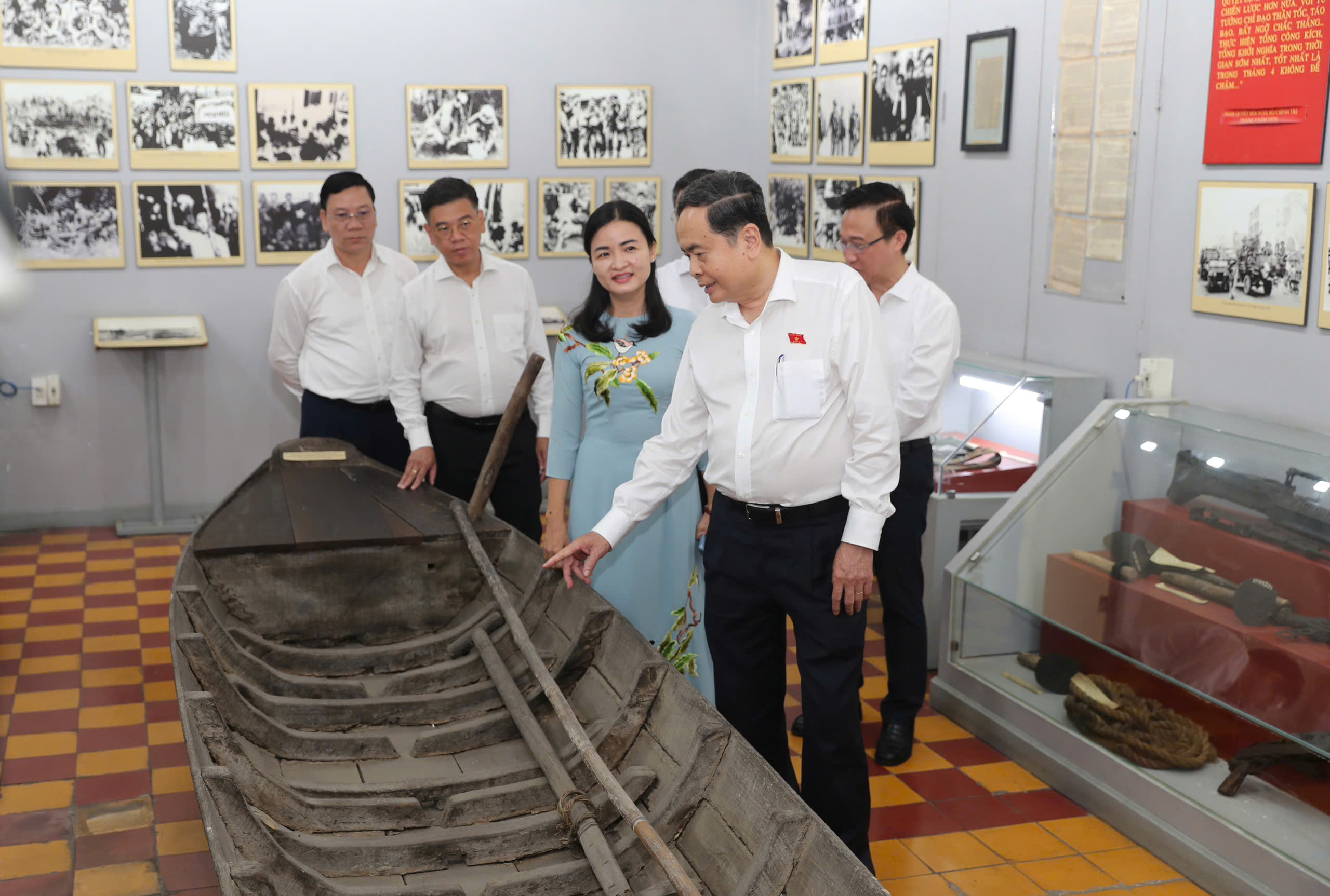 Chủ tịch Quốc hội d&acirc;ng hương tại Di t&iacute;ch lịch sử - văn h&oacute;a cấp Quốc gia "Địa điểm Dinh Quận H&oacute;c M&ocirc;n" - Ảnh 5.
