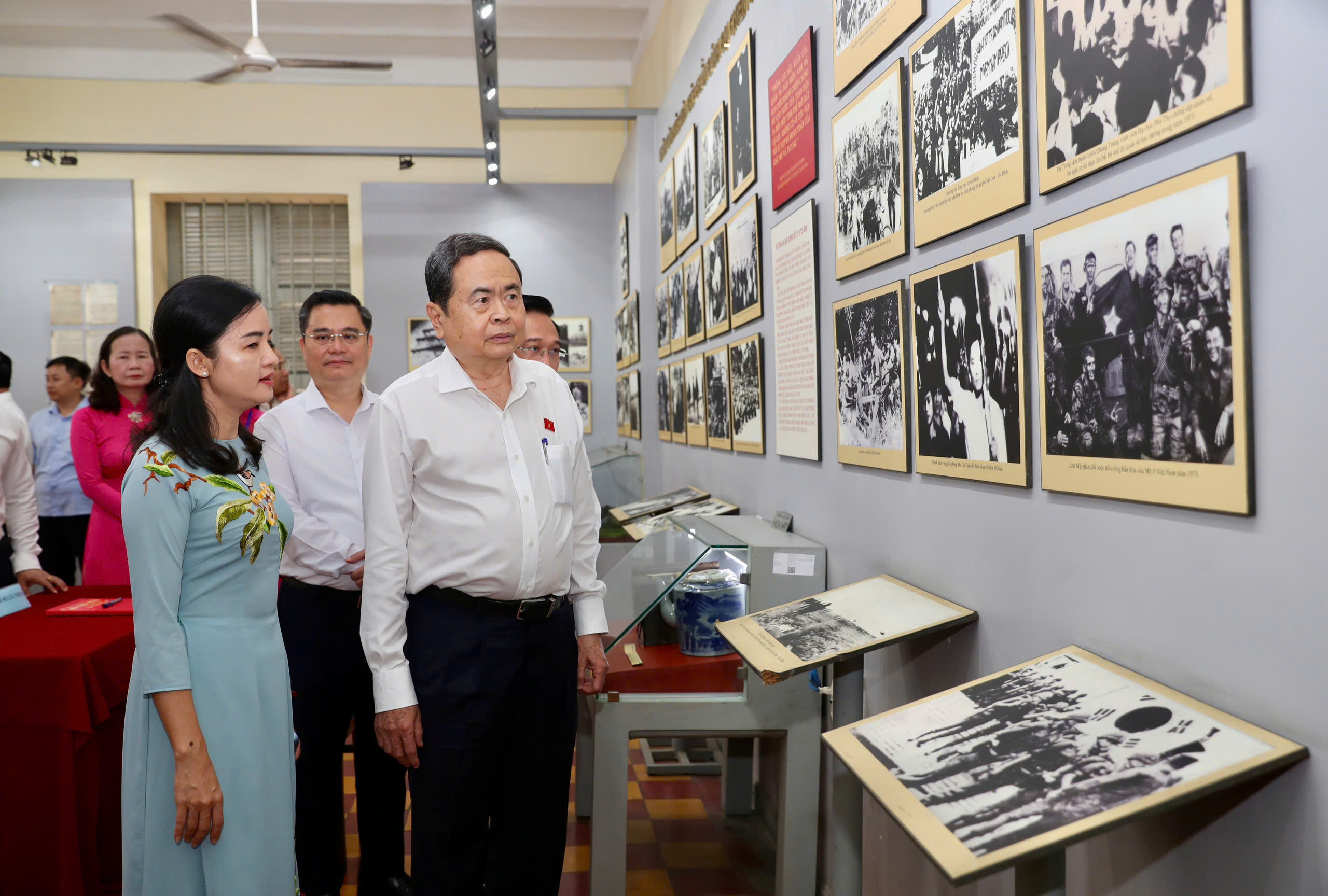 Chủ tịch Quốc hội d&acirc;ng hương tại Di t&iacute;ch lịch sử - văn h&oacute;a cấp Quốc gia "Địa điểm Dinh Quận H&oacute;c M&ocirc;n" - Ảnh 6.