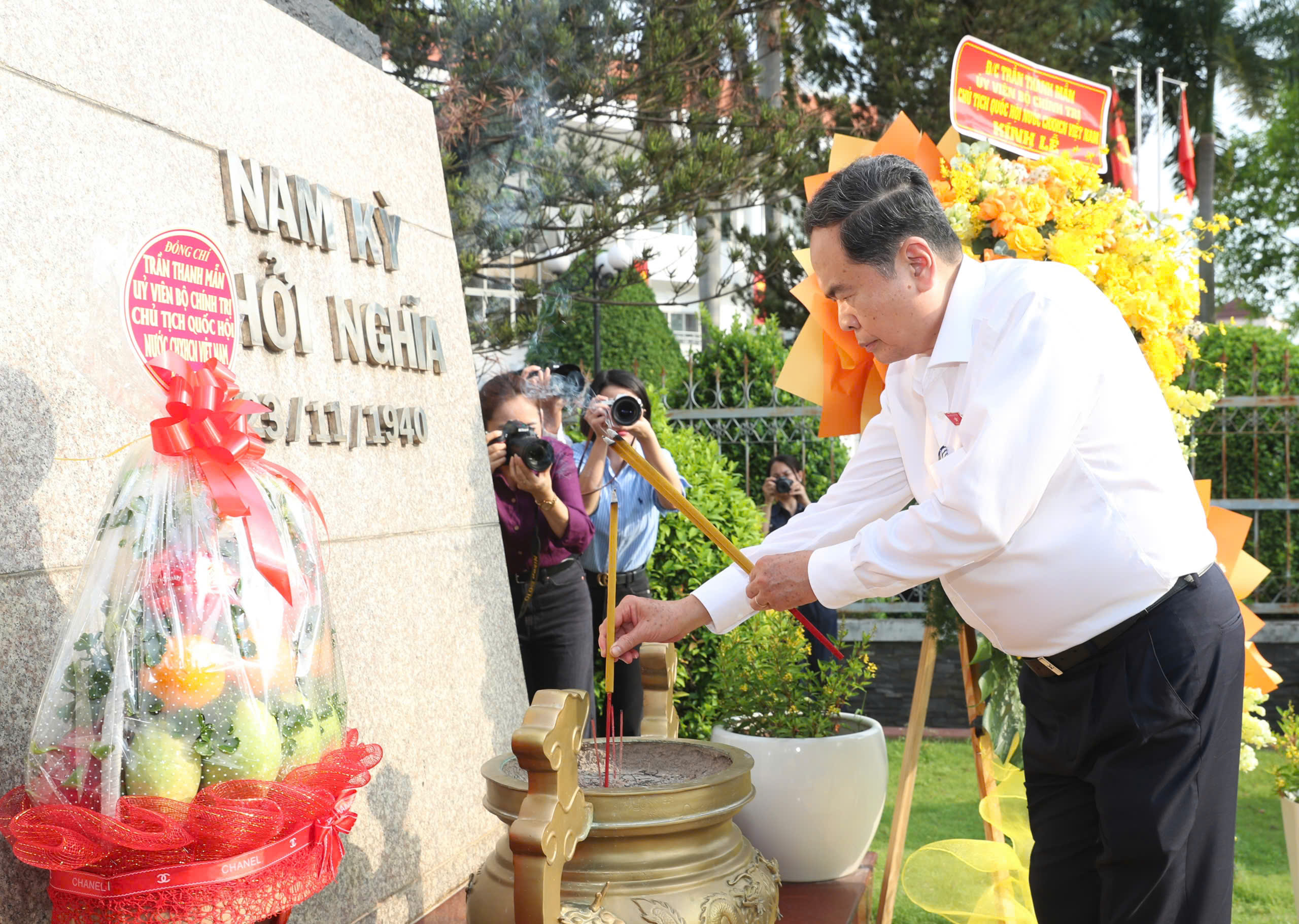 Chủ tịch Quốc hội d&acirc;ng hương tại Di t&iacute;ch lịch sử - văn h&oacute;a cấp Quốc gia "Địa điểm Dinh Quận H&oacute;c M&ocirc;n" - Ảnh 4.