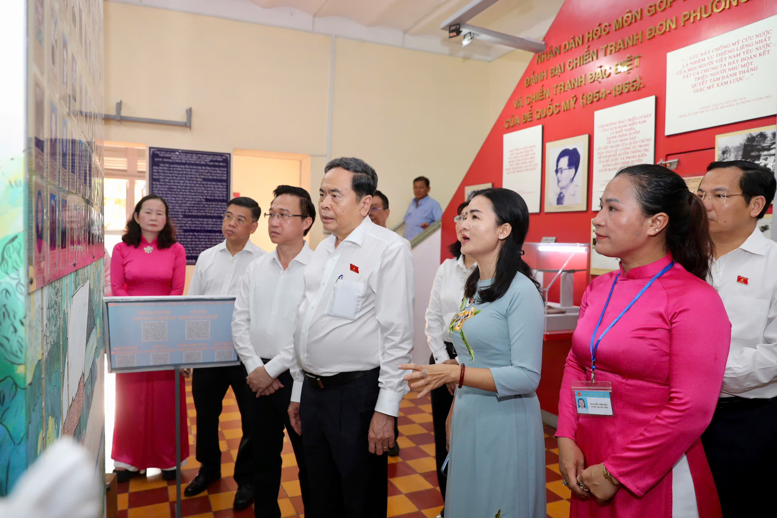 Chủ tịch Quốc hội d&acirc;ng hương tại Di t&iacute;ch lịch sử - văn h&oacute;a cấp Quốc gia "Địa điểm Dinh Quận H&oacute;c M&ocirc;n" - Ảnh 7.