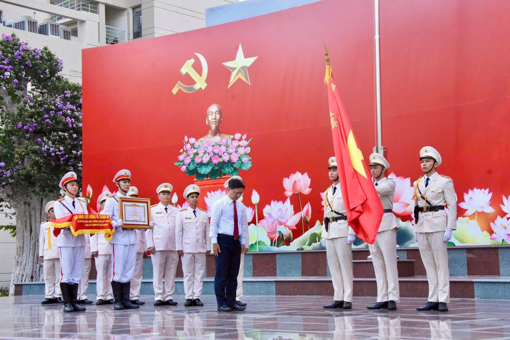 Một Đội thuộc Công an TPHCM nhận danh hiệu Anh hùng Lực lượng vũ trang nhân dân - Ảnh 1.
