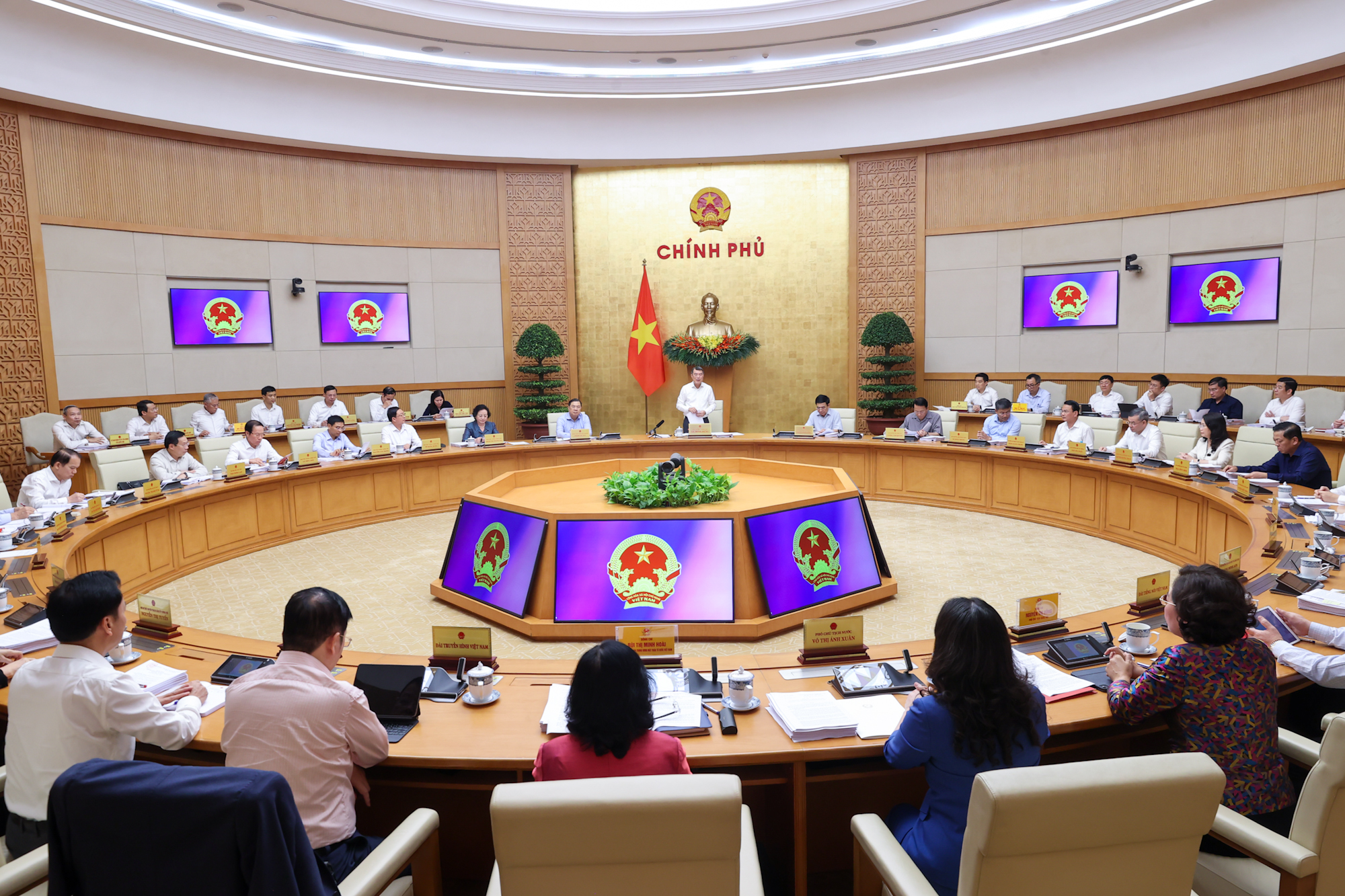 Thủ tướng Lê Minh Hưng: Tiếp tục cải cách thủ tục hành chính, cắt giảm điều kiện kinh doanh - Ảnh 2.
