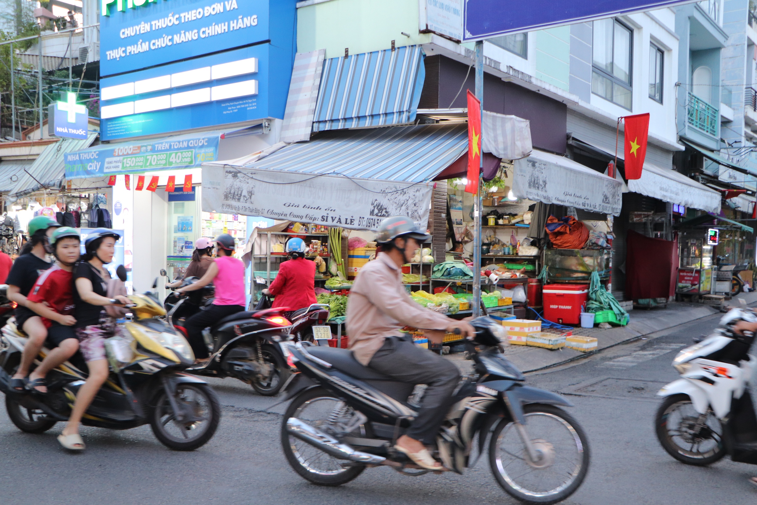 Đường B&ugrave;i Văn Ba - Ảnh 7.