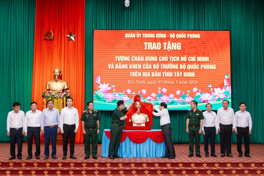 Bộ Quốc phòng tặng 100 tượng Chủ tịch Hồ Chí Minh tại Tây Ninh năm 2026 - Ảnh 4.