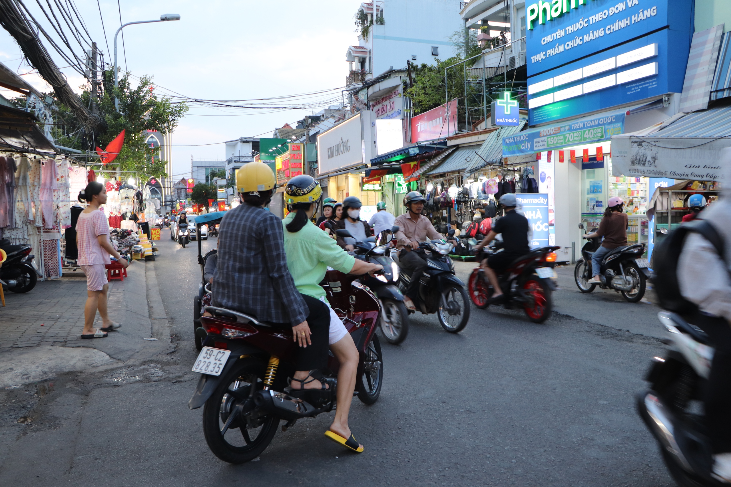Đường B&ugrave;i Văn Ba - Ảnh 3.