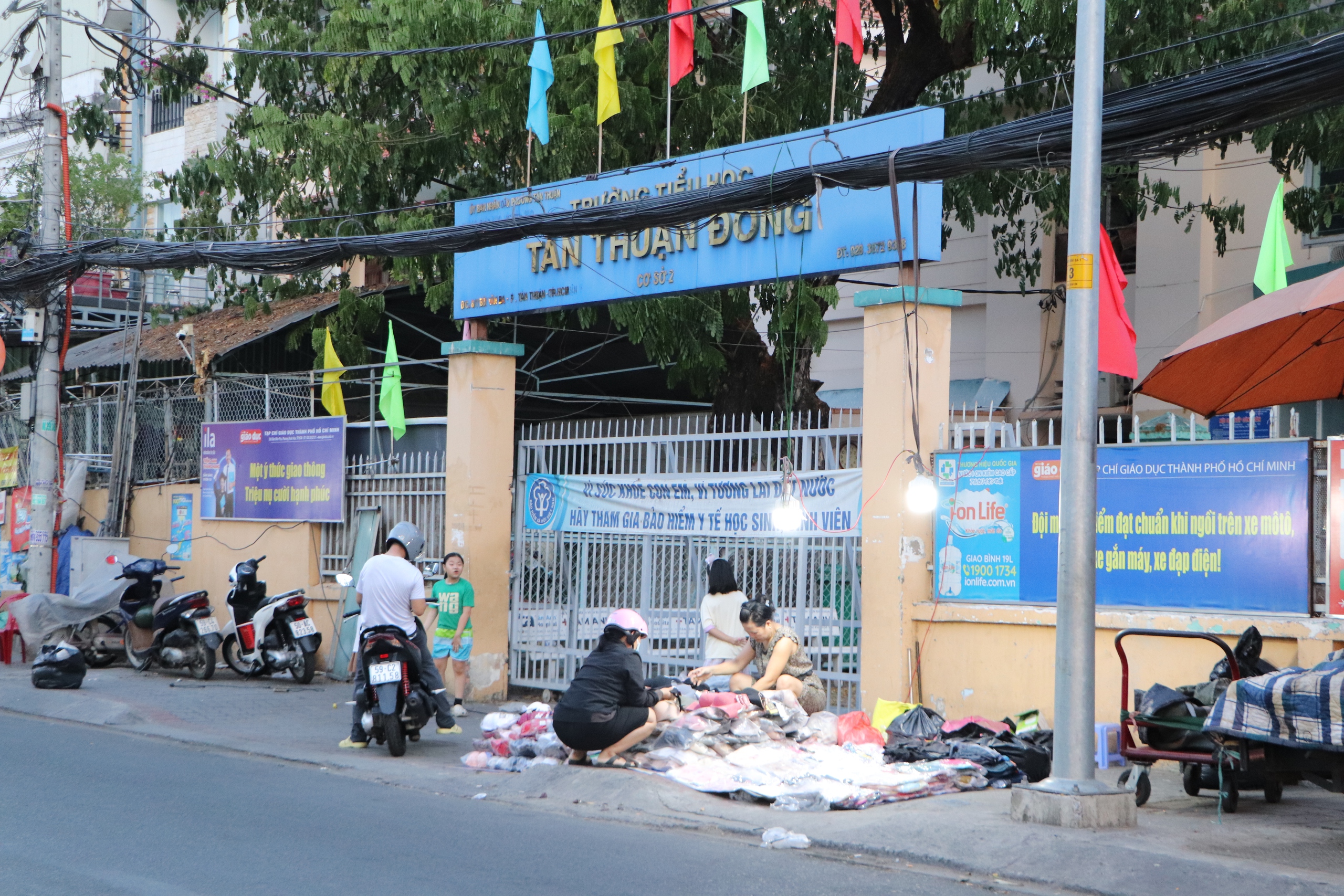 Đường B&ugrave;i Văn Ba - Ảnh 6.