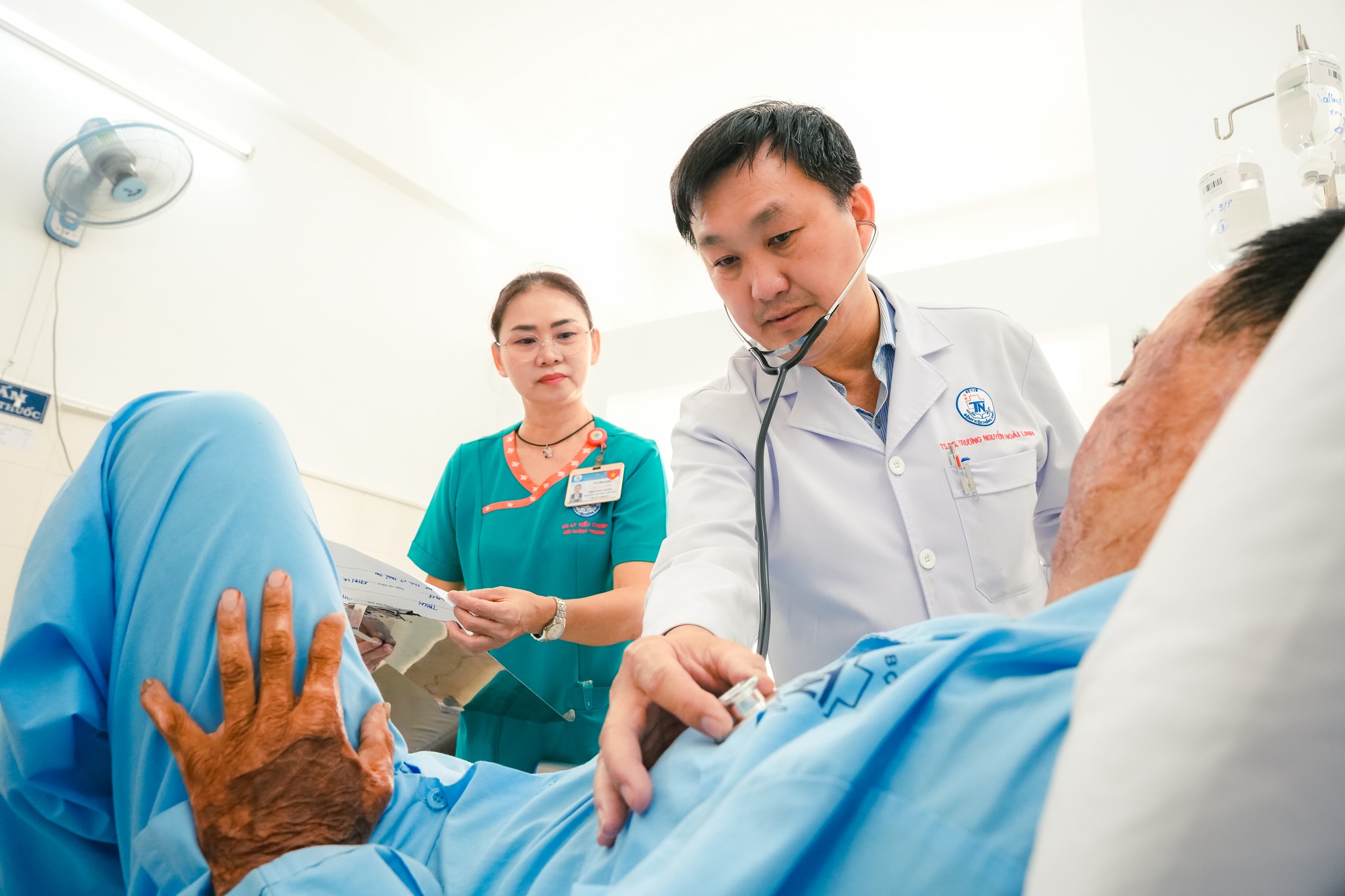 Cứu sống nam thanh niên 38 tuổi bị thủng tim nguy kịch ở TPHCM - Ảnh 4.