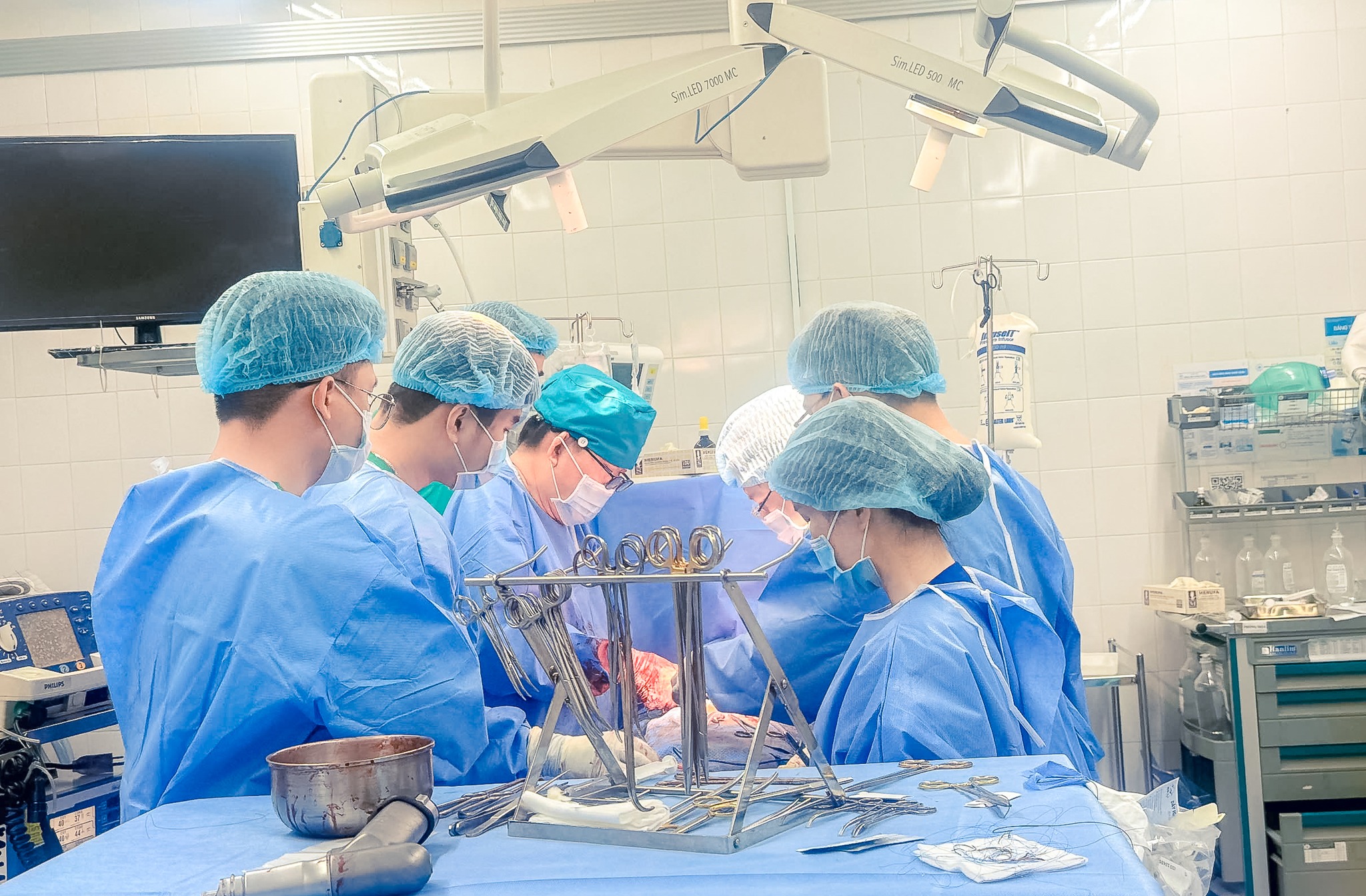 Cứu sống nam thanh niên 38 tuổi bị thủng tim nguy kịch ở TPHCM - Ảnh 1.