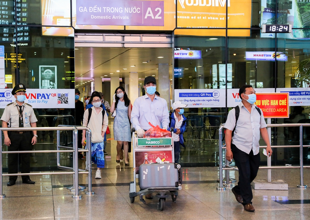 Tăng cường kiểm soát nguy cơ xâm nhập virus lở mồm long móng qua đường hàng không - Ảnh 1.