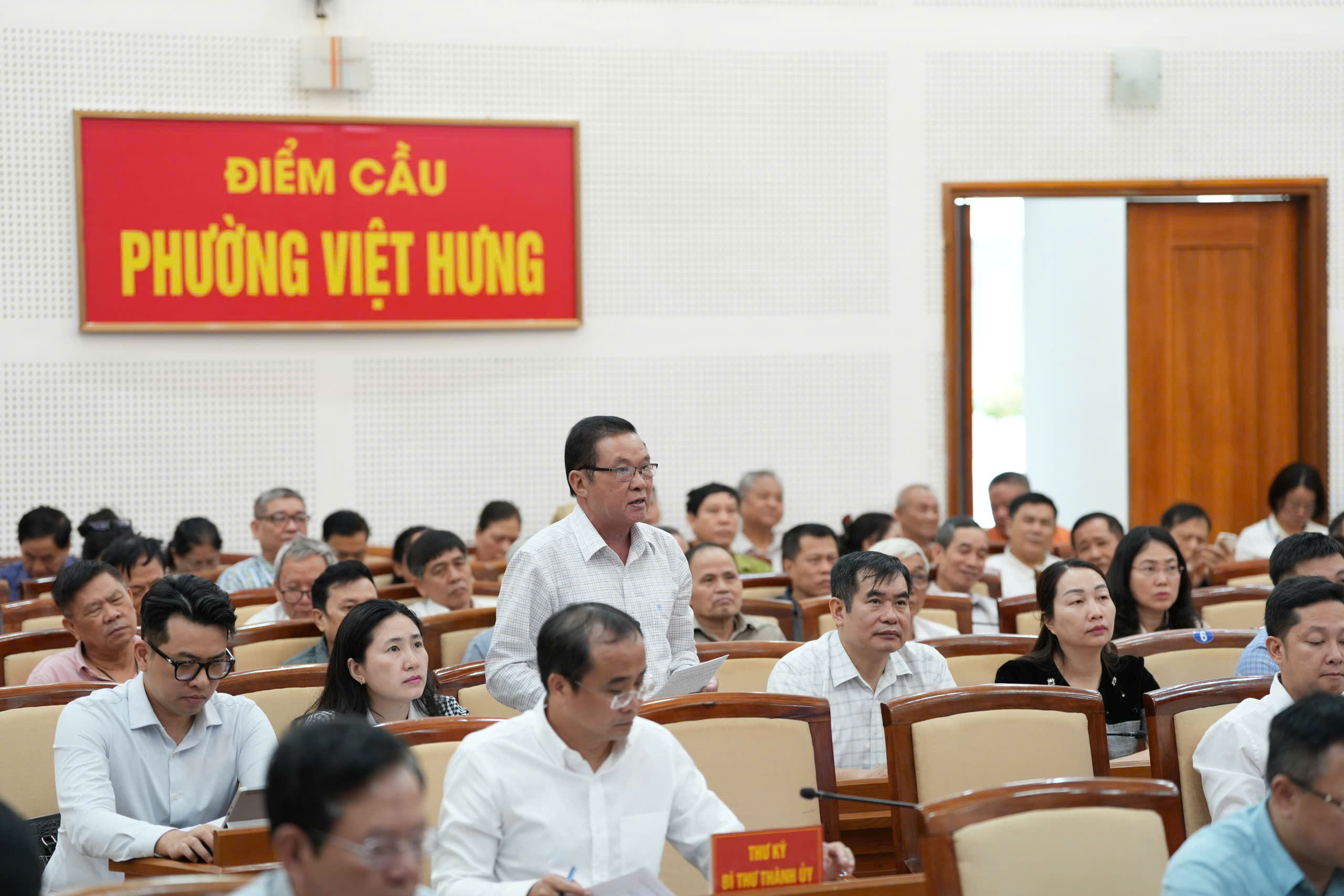 Bí thư thành ủy Hà Nội nêu rõ 5 điểm nghẽn cản trở sự phát triển của Thủ đô - Ảnh 3.