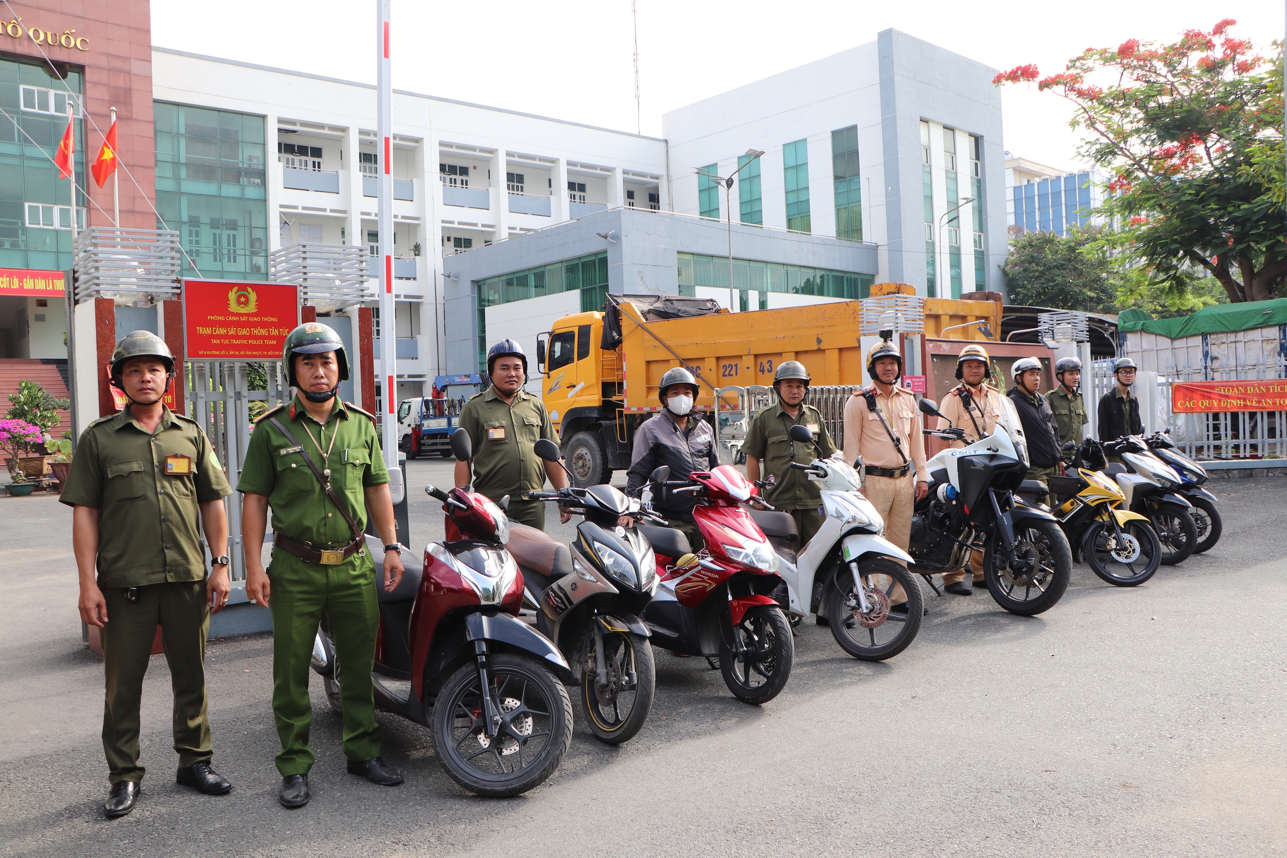 V - Ảnh 8.