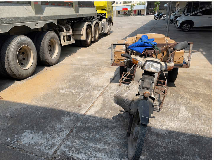 TPHCM: Đội CSGT Nam S&agrave;i G&ograve;n x&oacute;a "mối nguy di động" tr&ecirc;n đường - Ảnh 3.