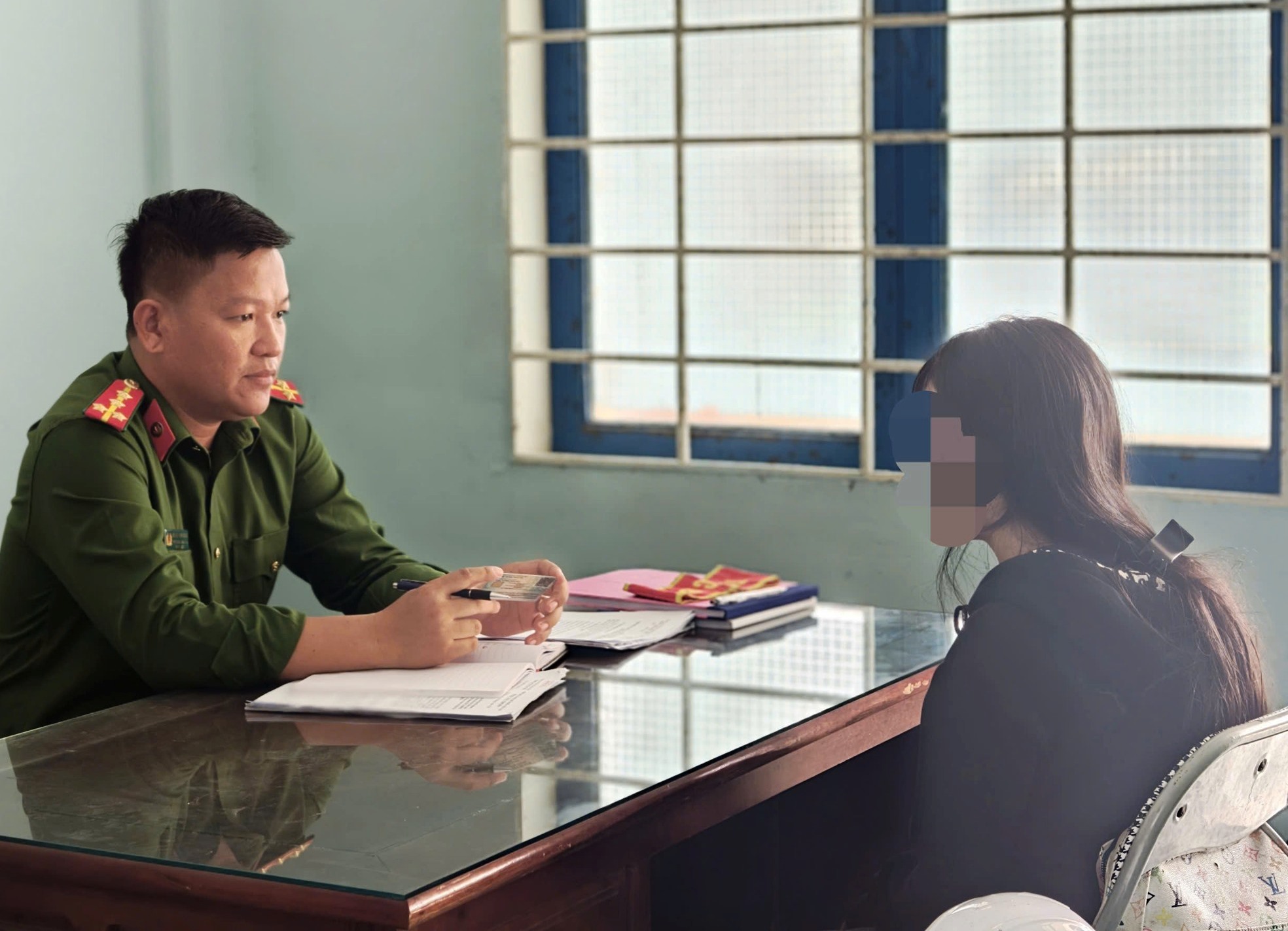 Thiếu nữ 14 tuổi bị dụ dỗ vào TPHCM làm việc nhẹ lương cao - Ảnh 1.