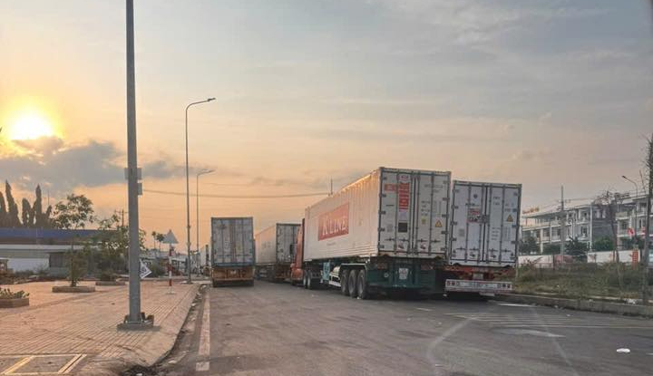 Chủ tịch Đồng Nai chỉ đạo xử lý ùn tắc giao thông tại bến xe Dầu Giây năm 2026 - Ảnh 2.