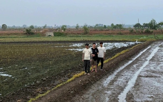 Hai thiếu ni&ecirc;n bị bắt v&igrave; trộm xe m&ocirc; t&ocirc; tại bi&ecirc;n giới T&acirc;y Ninh - Ảnh 3.