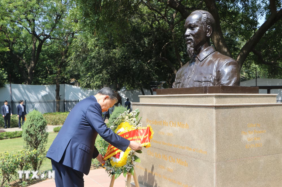 Tổng Bí thư, Chủ tịch nước Tô Lâm tưởng niệm Lãnh tụ Mahatma Gandhi và Chủ tịch Hồ Chí Minh - Ảnh 2.