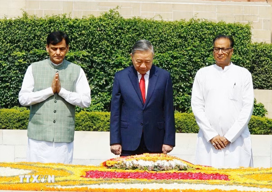 Tổng Bí thư, Chủ tịch nước Tô Lâm tưởng niệm Lãnh tụ Mahatma Gandhi và Chủ tịch Hồ Chí Minh - Ảnh 1.